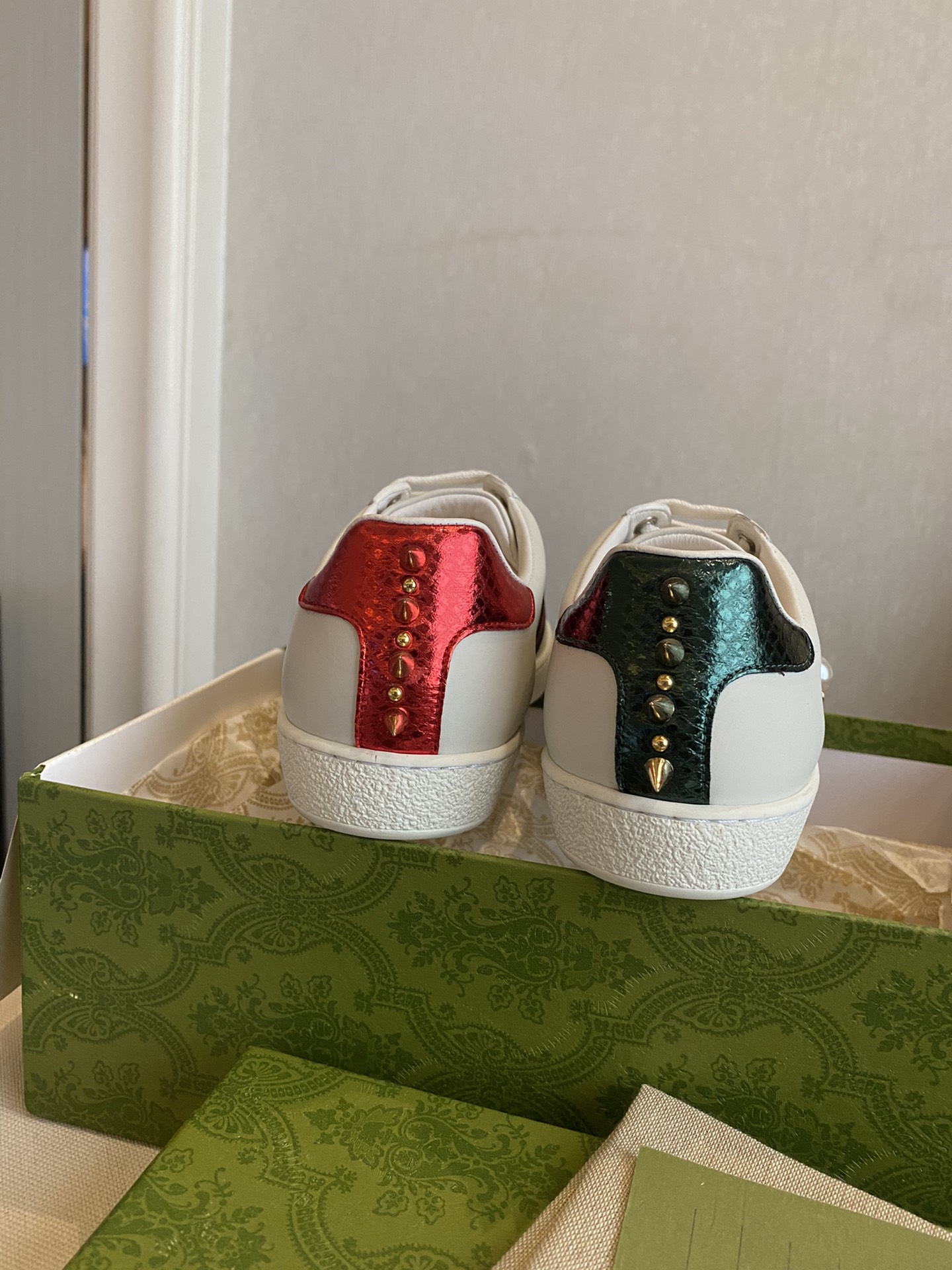 Gucci Women's Ace sneaker with bee sneaker 4 - vstockx