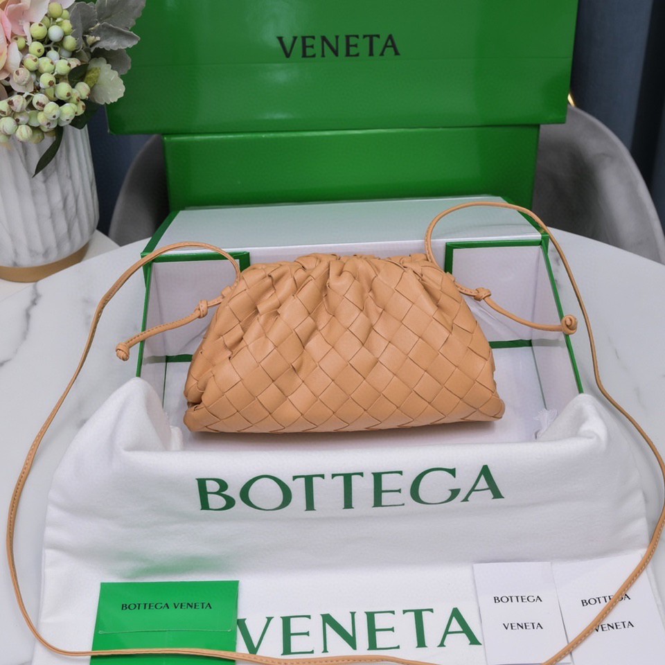handbags Bottega Veneta The pouch size:23*13*8 - vstockx