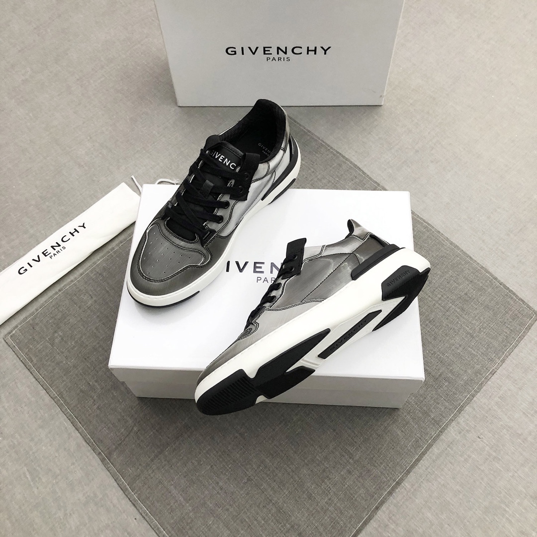 Givenchy Wing Sneakers 4 - vstockx