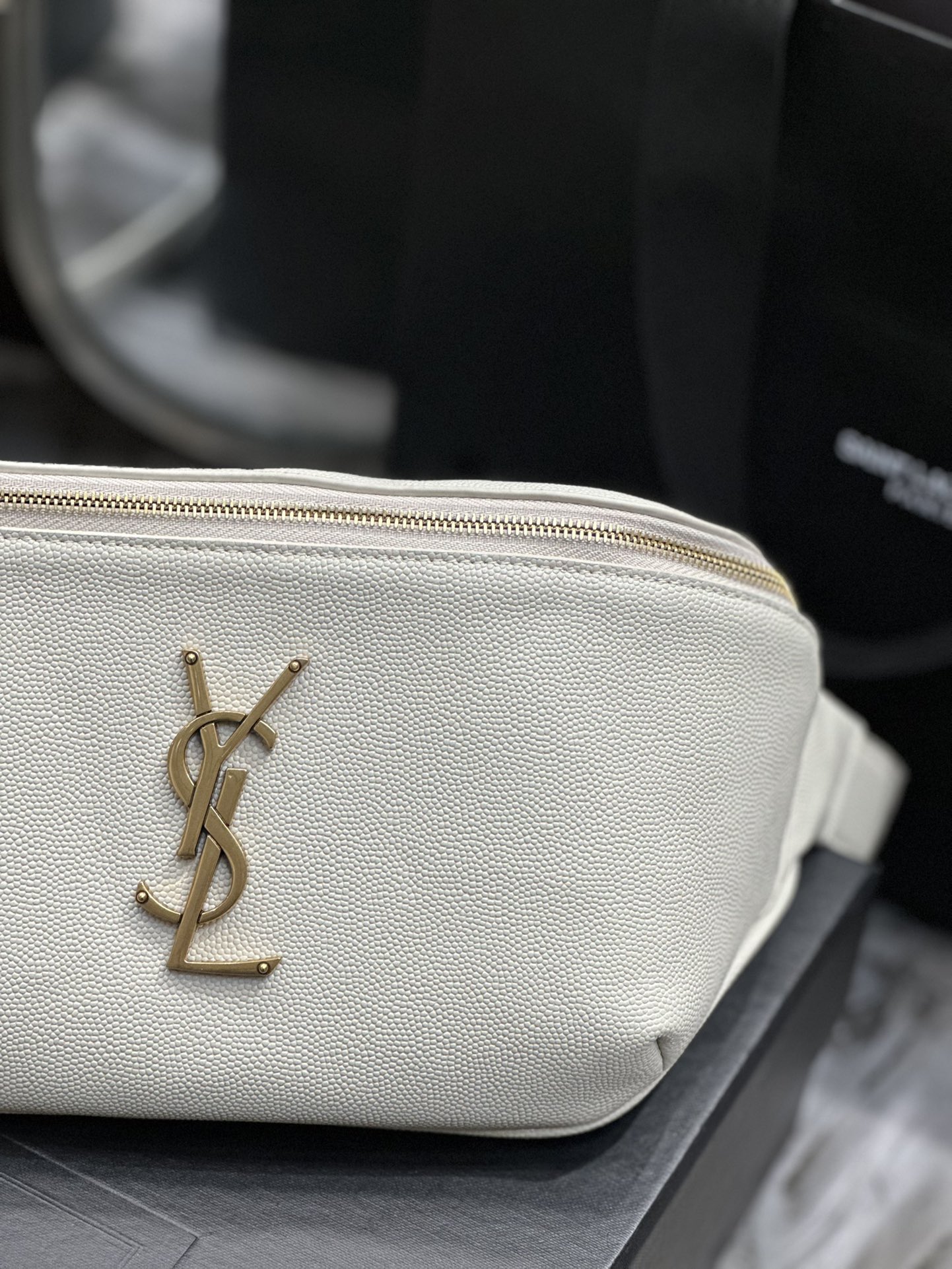 Handbags SAINT LAURENT 569737 size 25  14  3.5 cm - vstockx