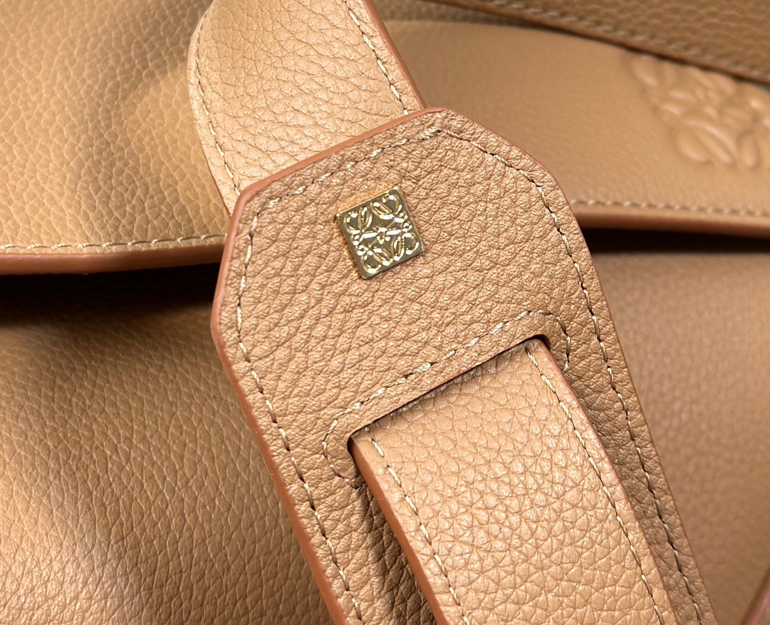 Handbags LOEWE   size:29-19.5-14 cm - vstockx