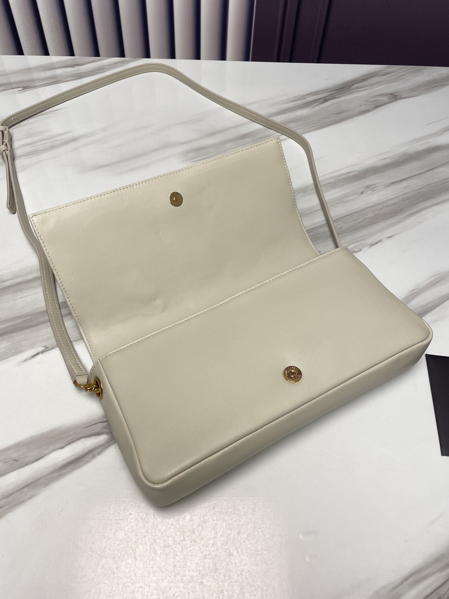 Handbags SAINT LAURENT 676628 size 26x4.5x13 cm - vstockx