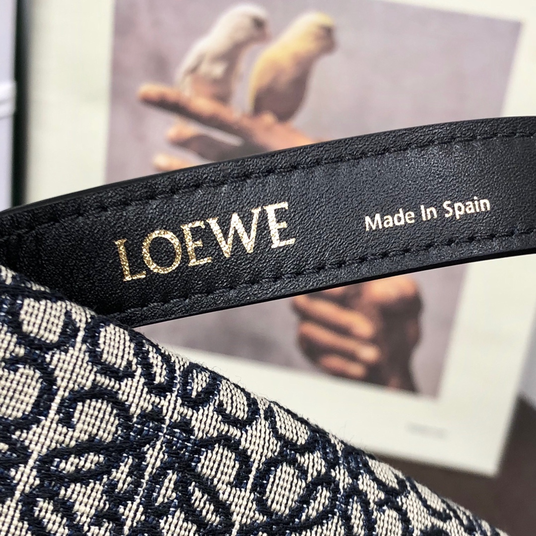 Handbags LOEWE  size:21-12-17 cm - vstockx