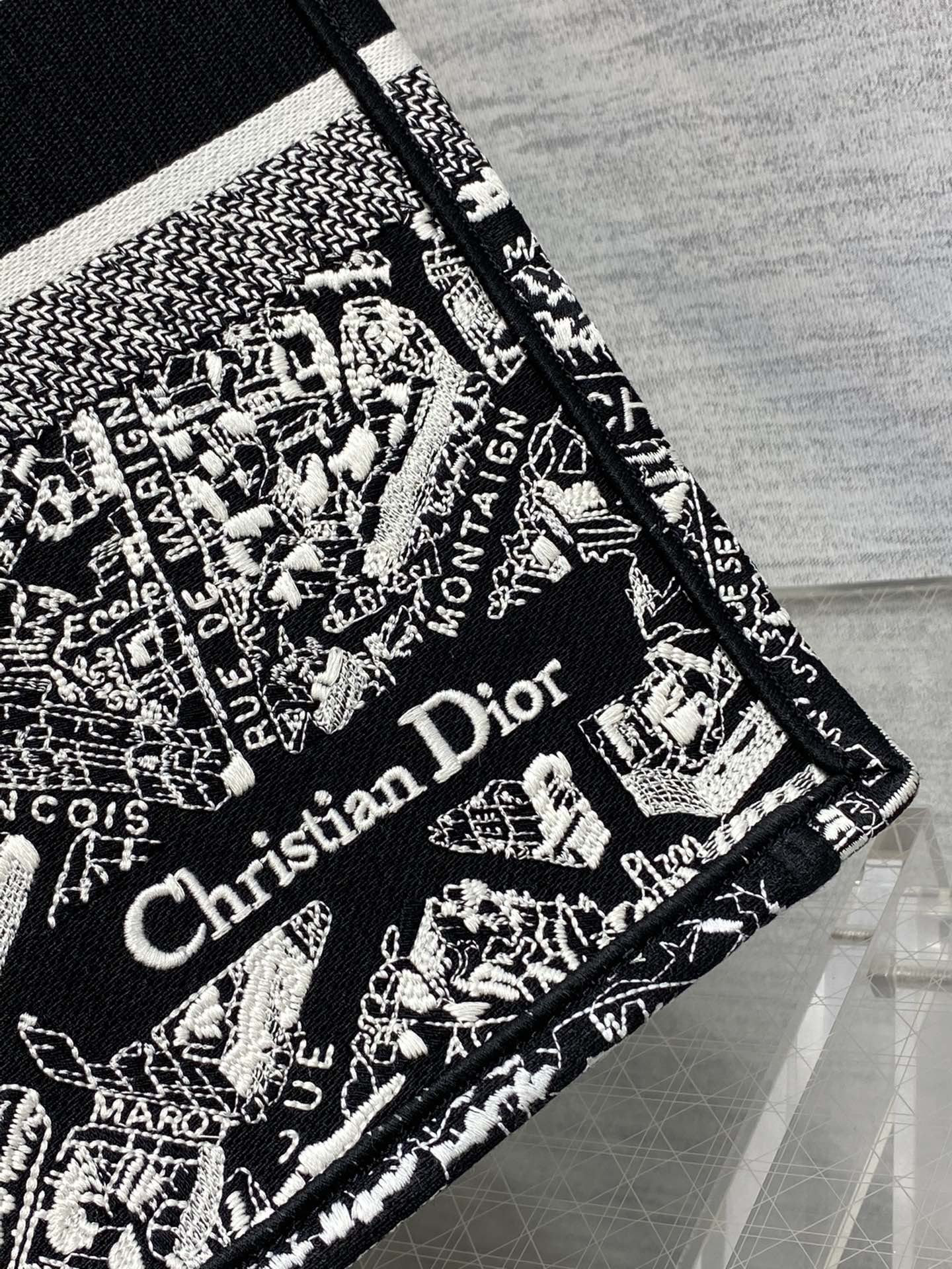 Handbag Dior size 42*18*35 cm - vstockx