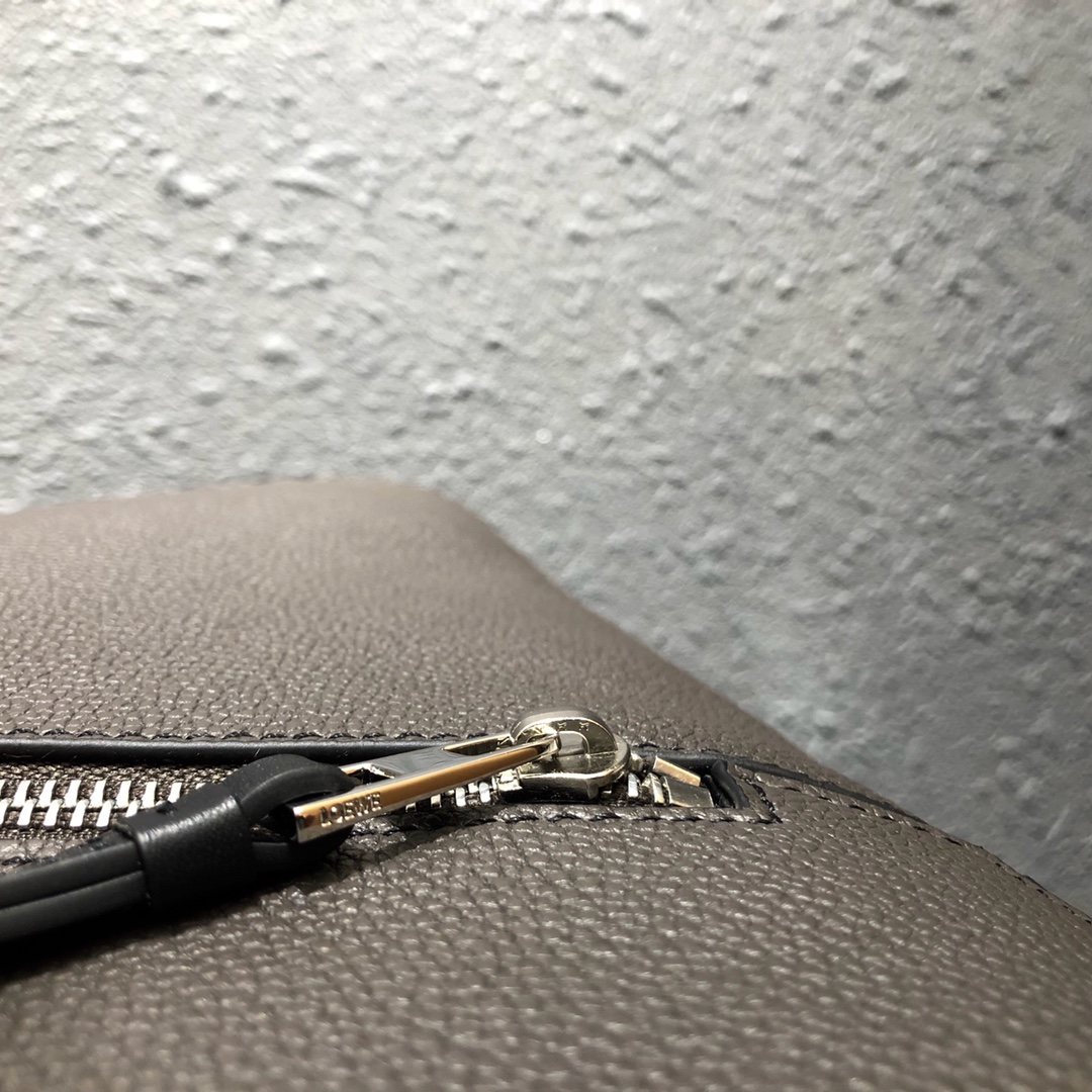 Handbags LOEWE ykk size:33x44.5x19 cm - vstockx