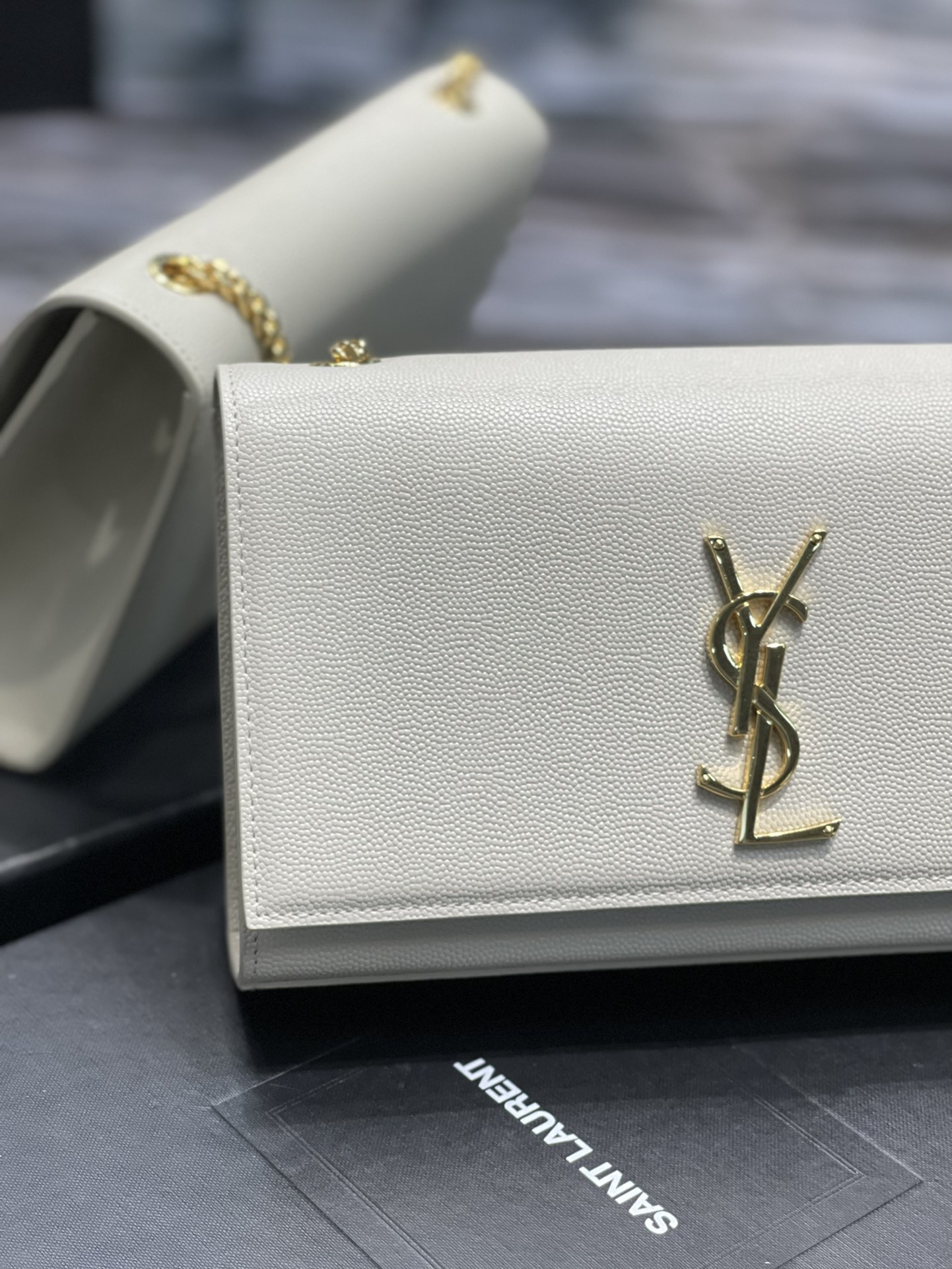 Handbags SAINT LAURENT 364021 size 24x14.5x5 cm - vstockx