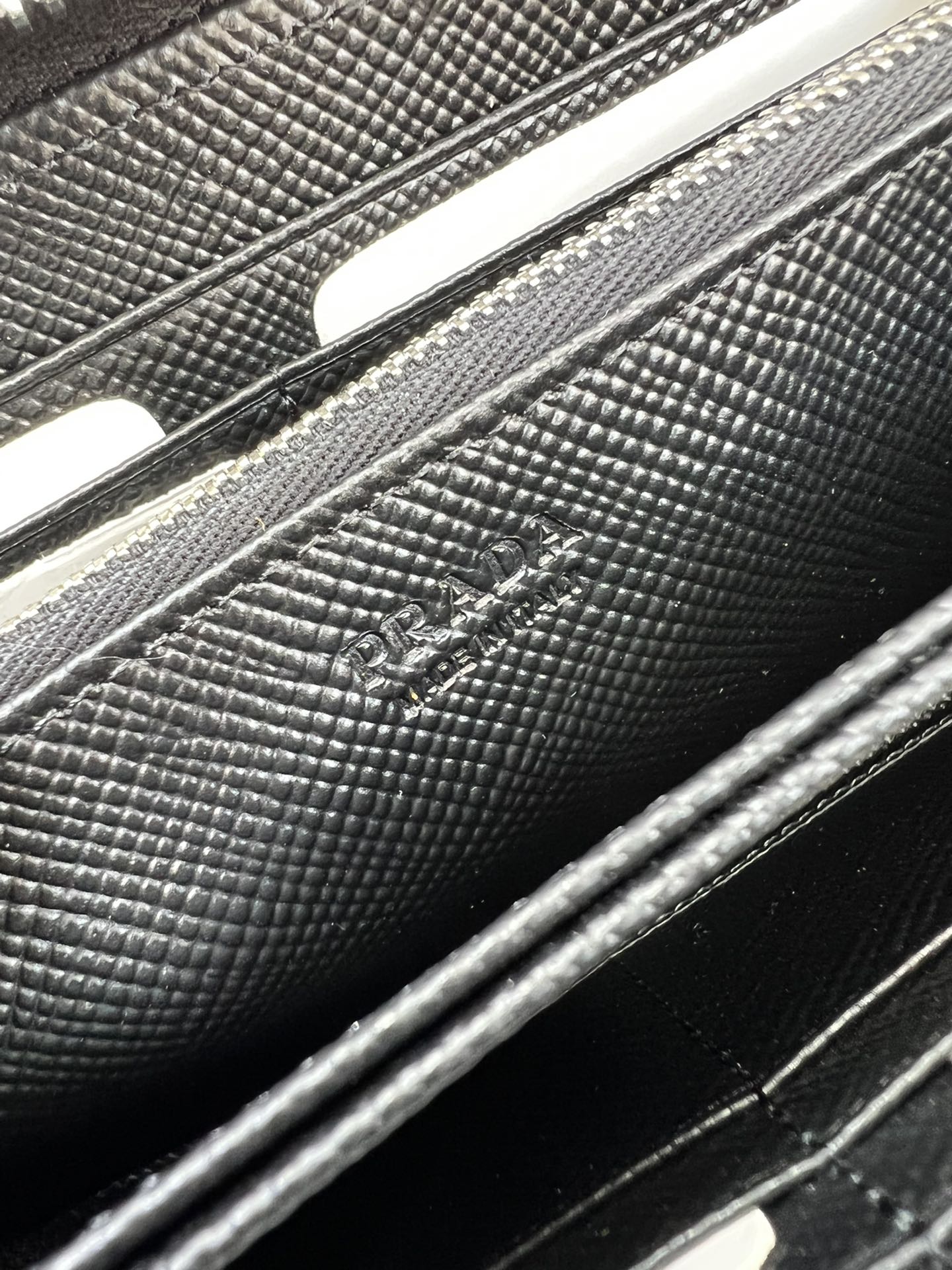 handbags prada 2ML317 20*10.3 - vstockx