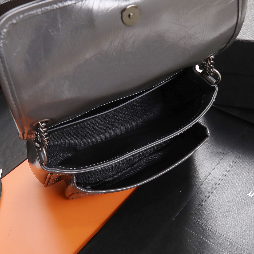 Handbags SAINT LAURENT 533037 size 22x16.5x12 cm - vstockx