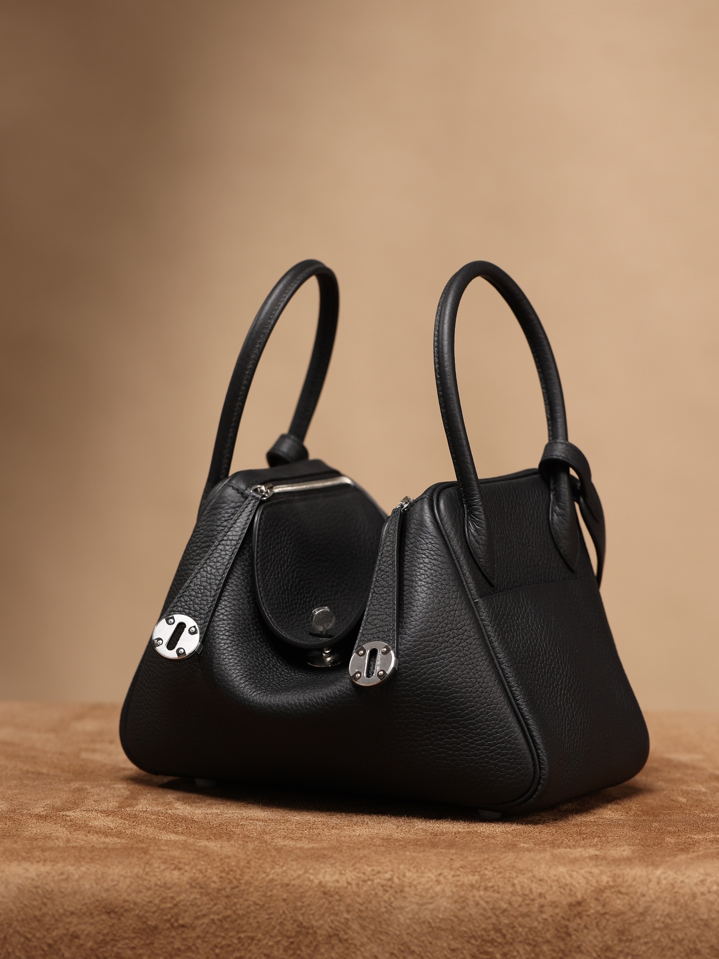 Handbags Hermes Lindy size:26x 18x14 cm - vstockx