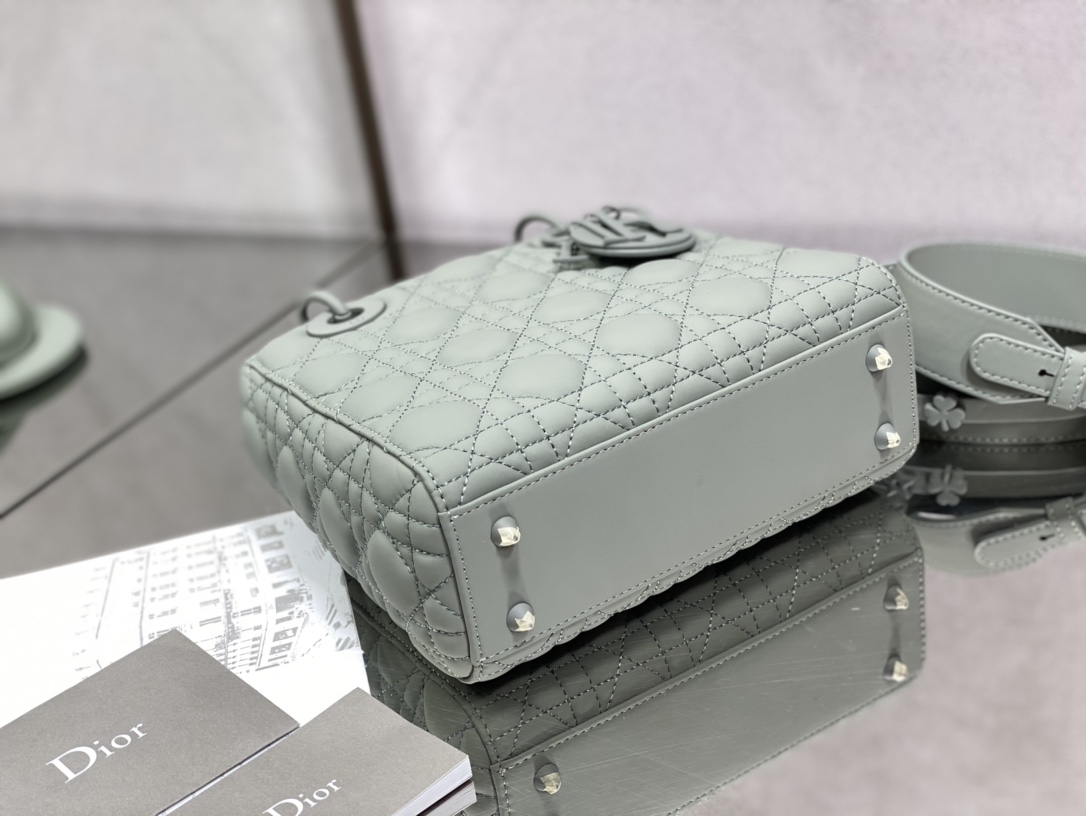 Handbag Dior size 20 cm - vstockx