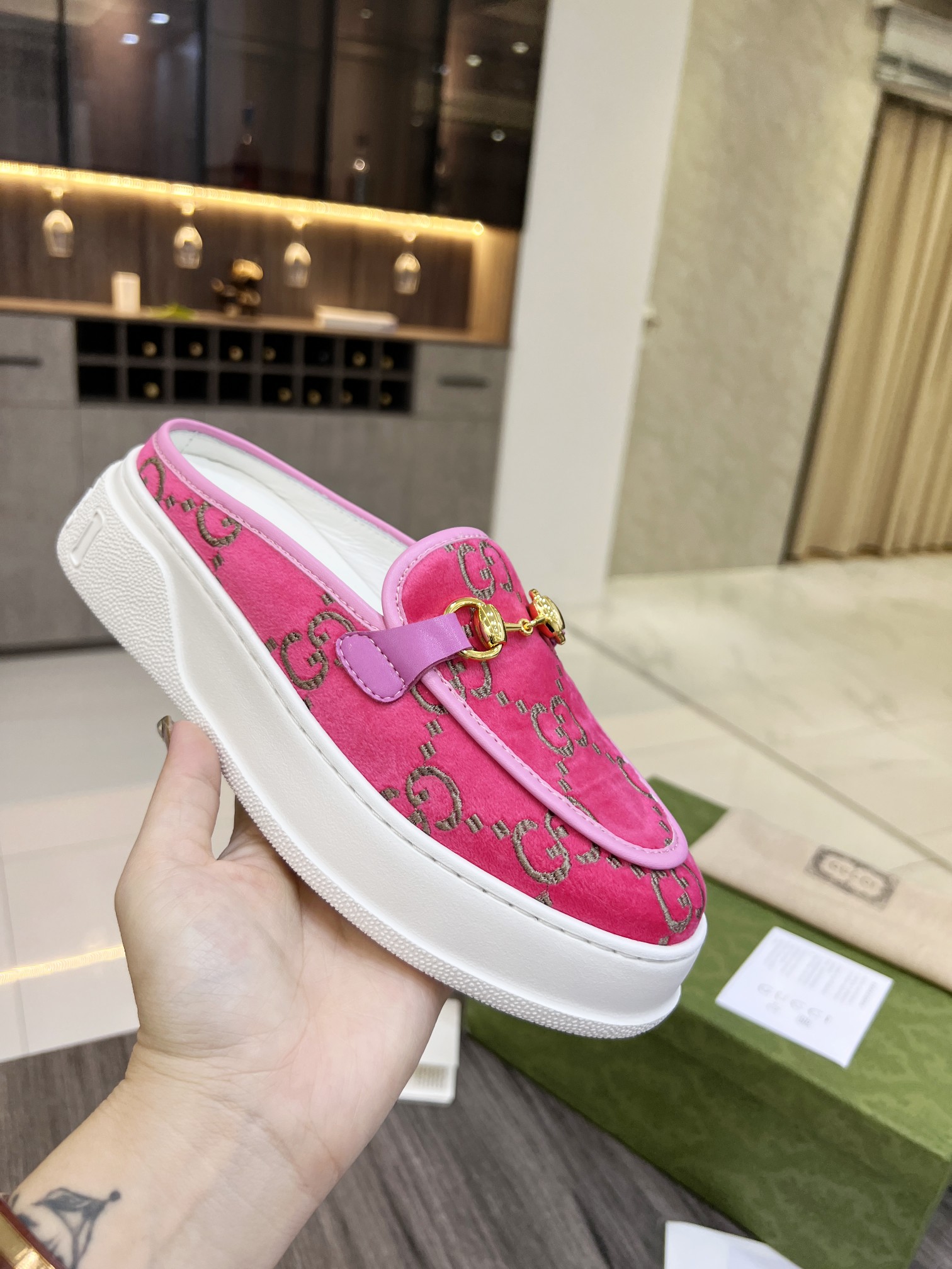 Gucci Women's WOMEN 6 - vstockx