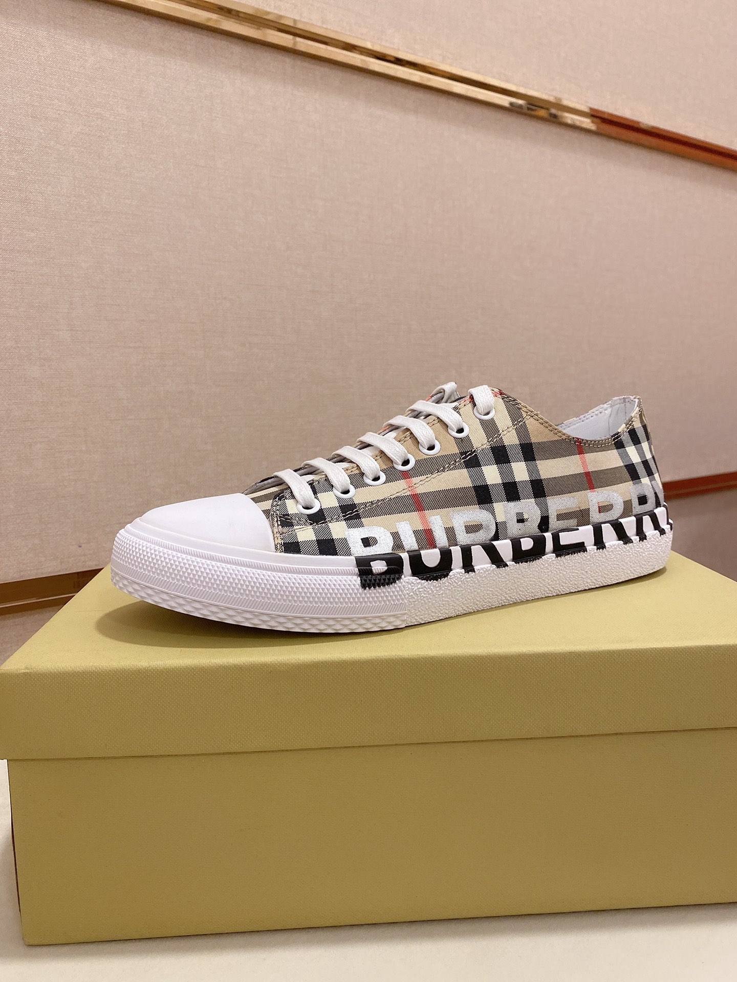 Burberry Logo Print Vintage Check - vstockx