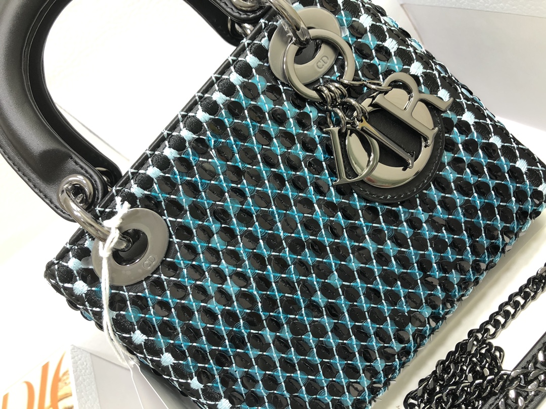 Handbag Dior M0505 size 17 x 15 x 7 cm - vstockx