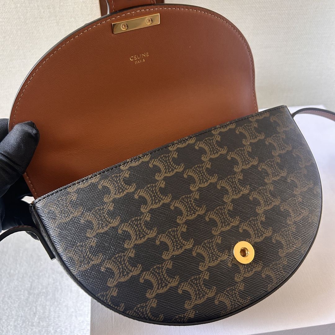 Handbags CELIN 111233. size:23  13.5  6cm - vstockx