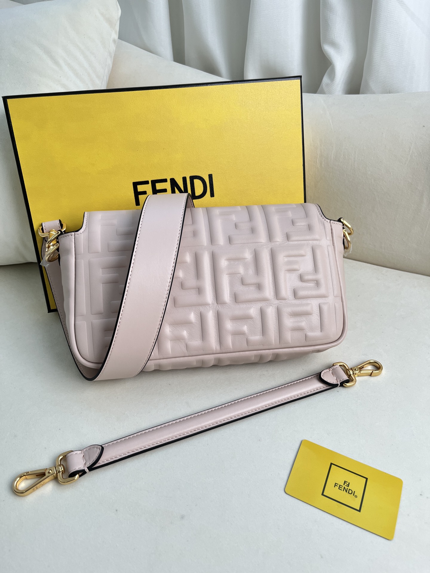 handbags FENDI 211 size:27*15*6cm - vstockx