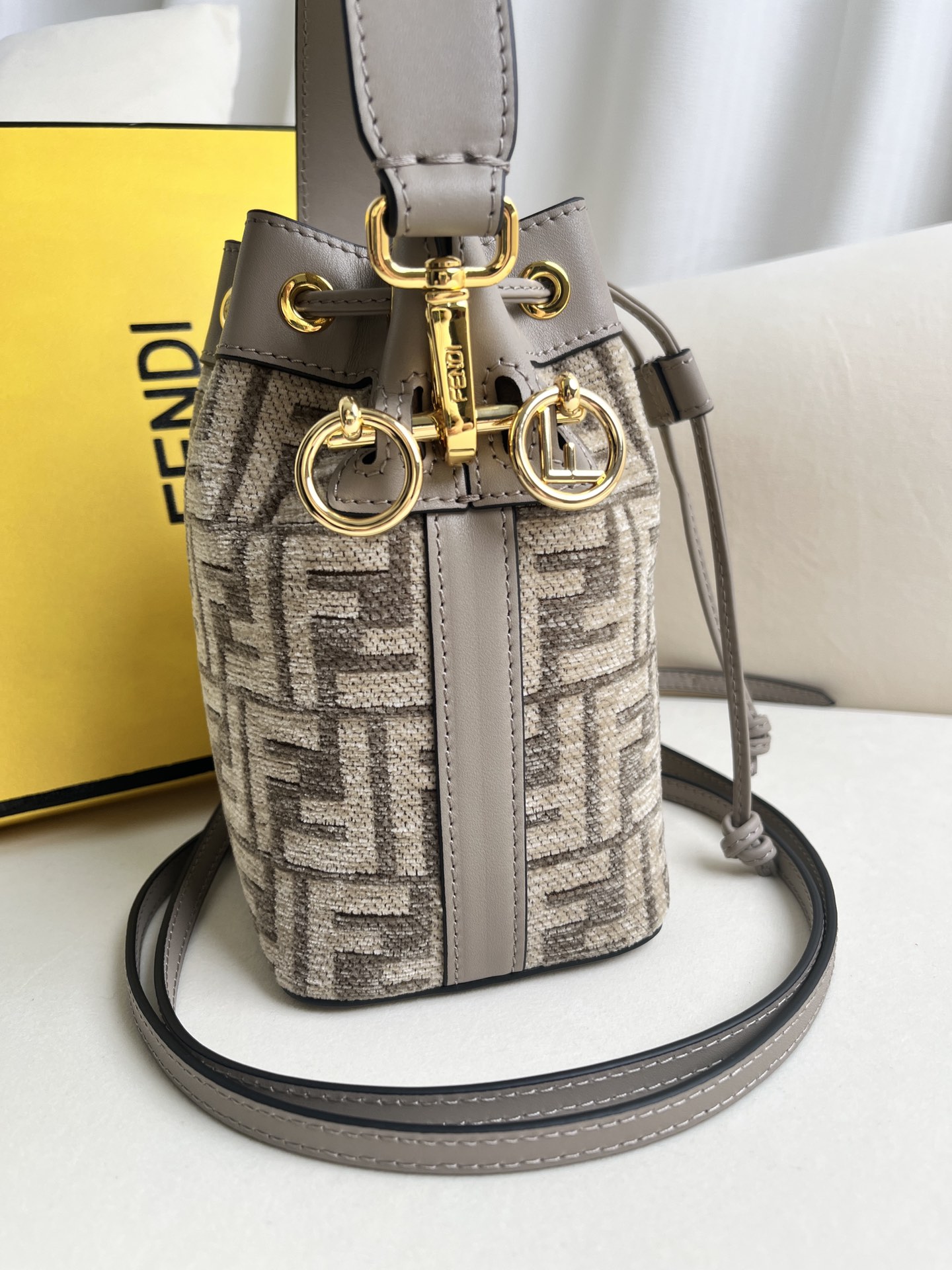 handbags FENDI 226 size:12*18*10cm - vstockx