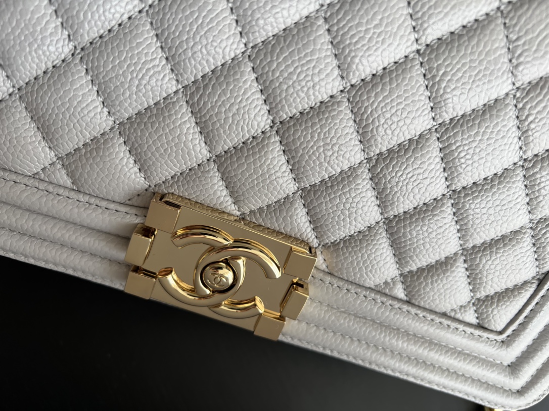 Handbag Chanel size 25 cm - vstockx