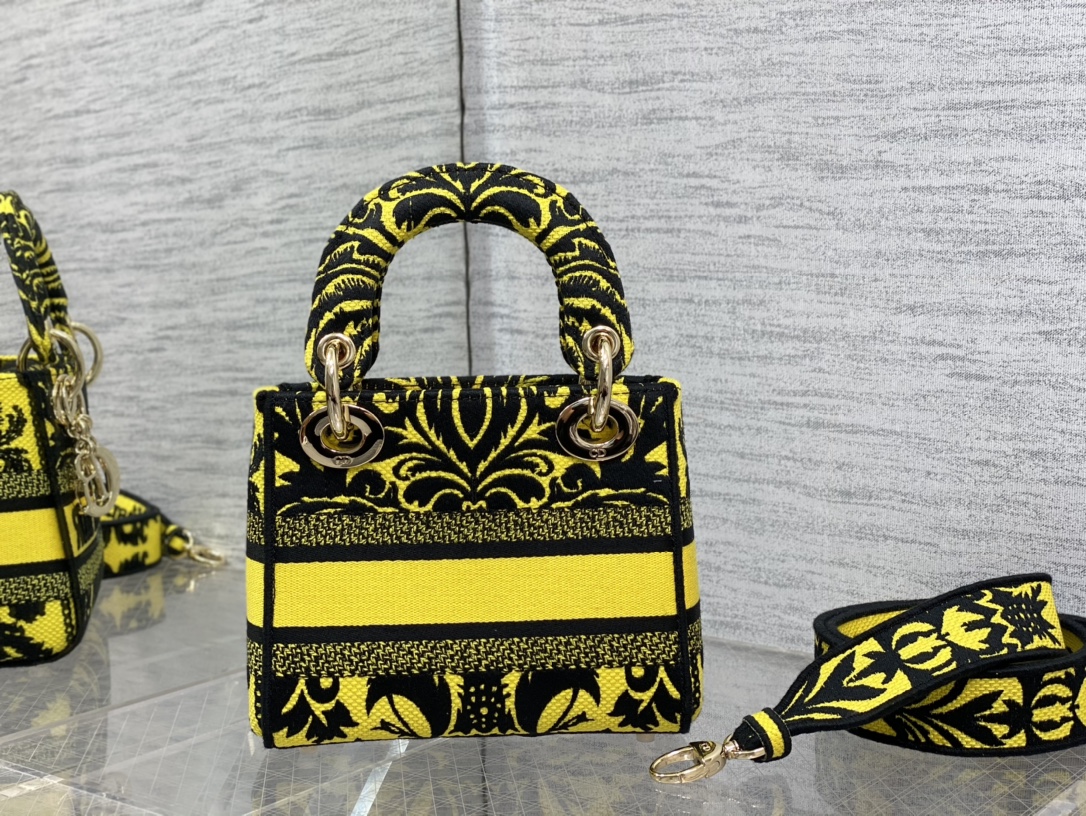 Handbag Dior size 17*7*15 cm - vstockx