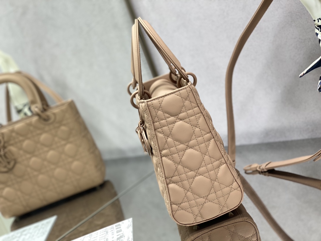 Handbag Dior size 24 cm - vstockx