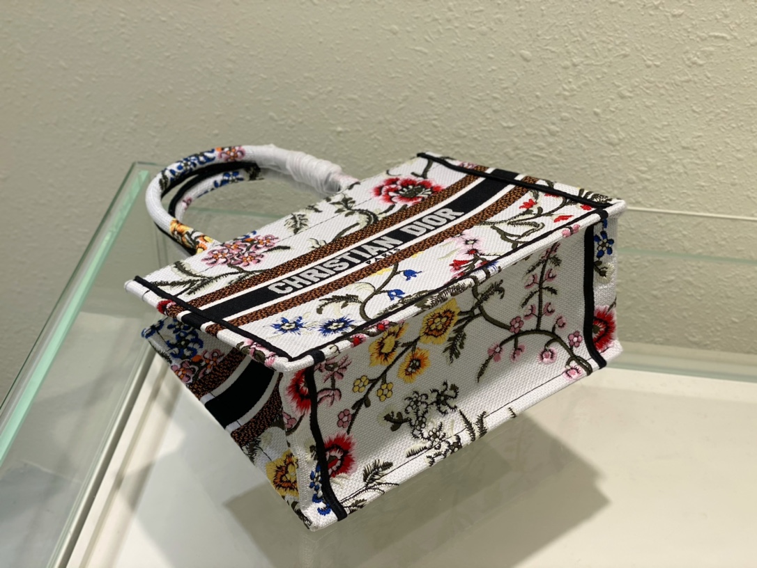 Handbag Dior 8002 size 26 cm - vstockx