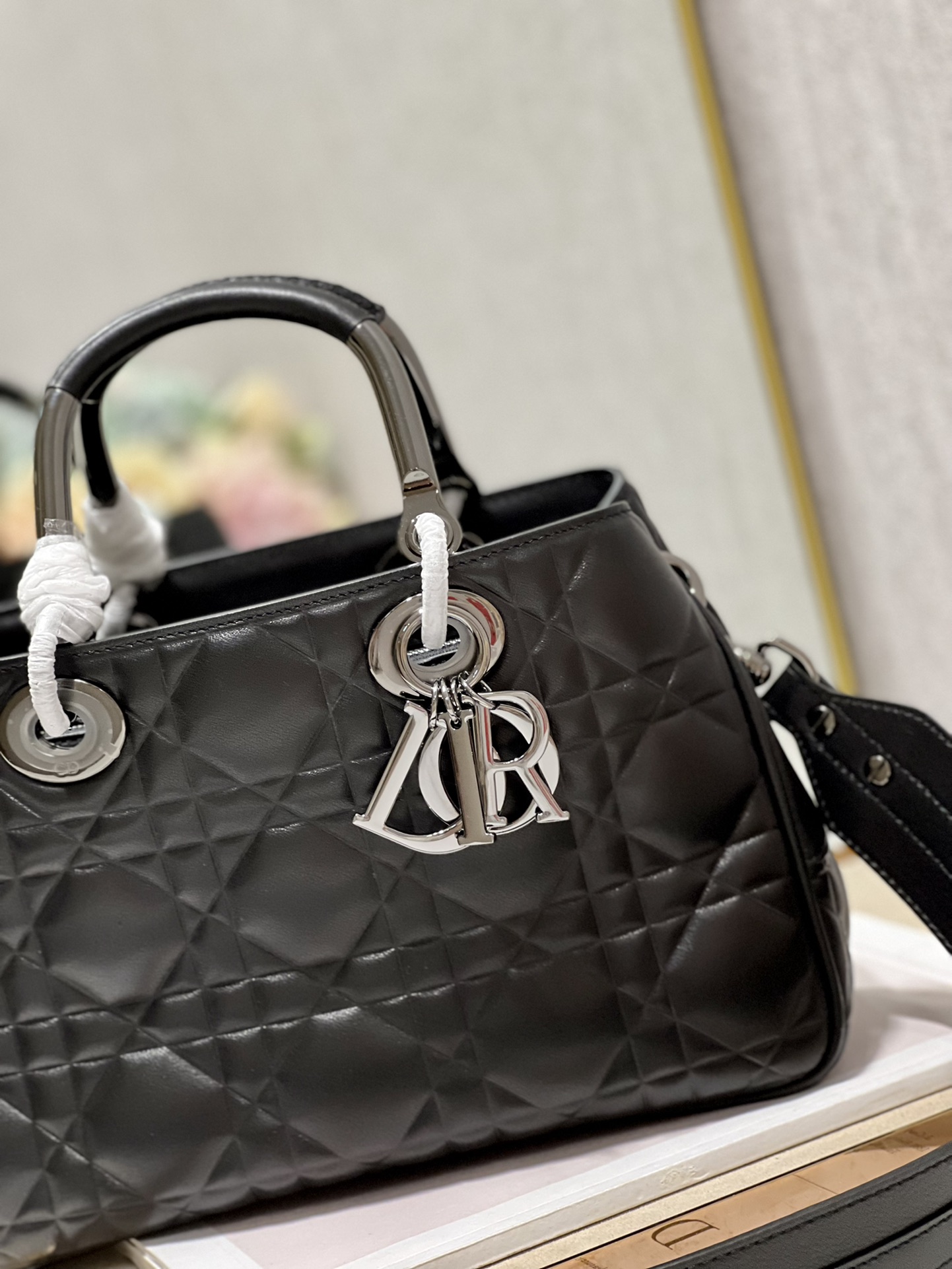 Handbag Dior 1202 size 31  31  11 cm - vstockx
