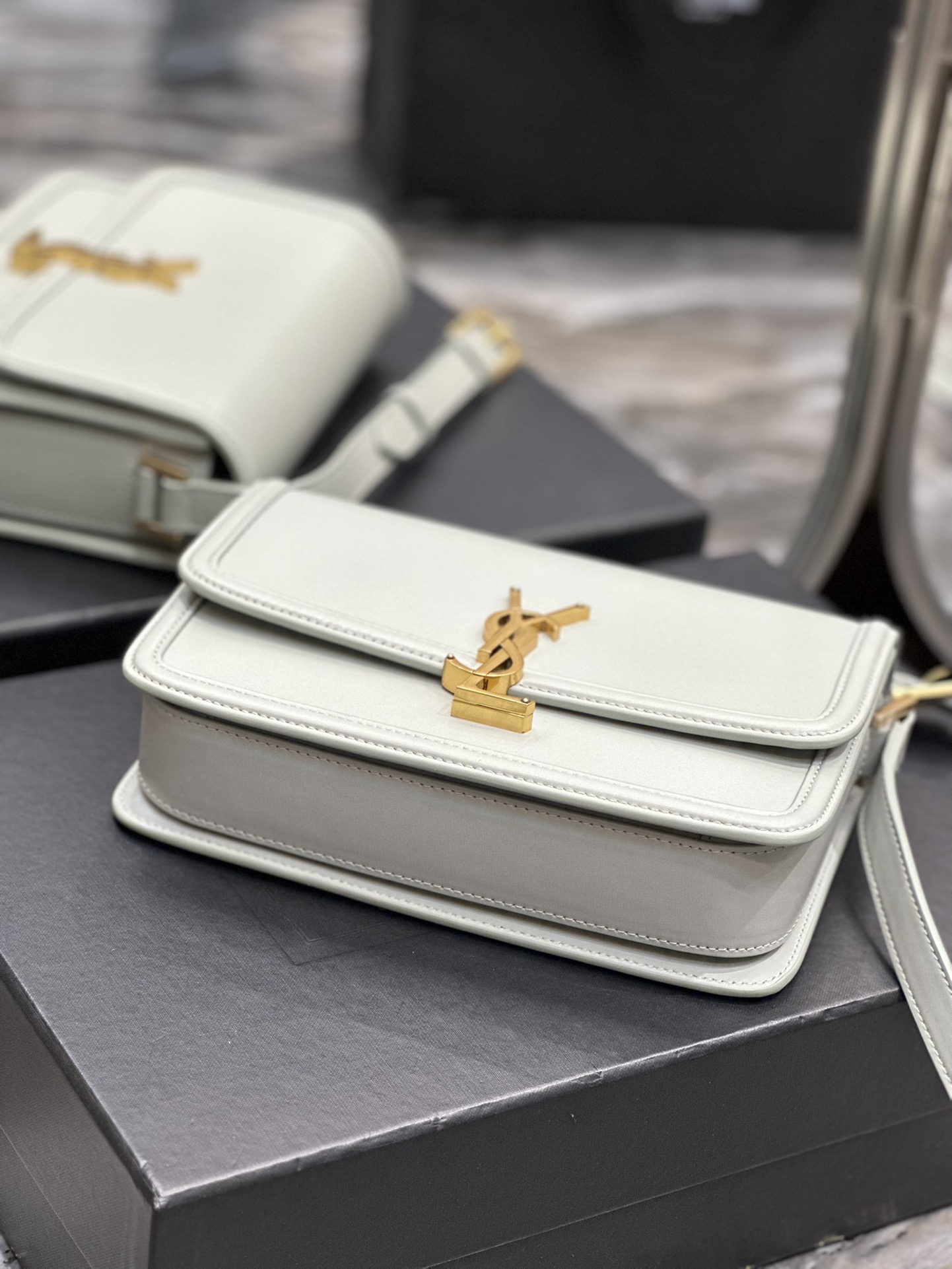 Handbags SAINT LAURENT 634305 size 23x16x6 cm - vstockx