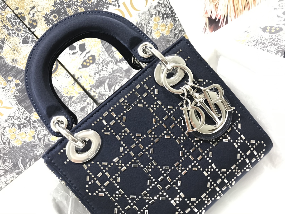 Handbag Dior M0505 size 17  15  7 cm - vstockx