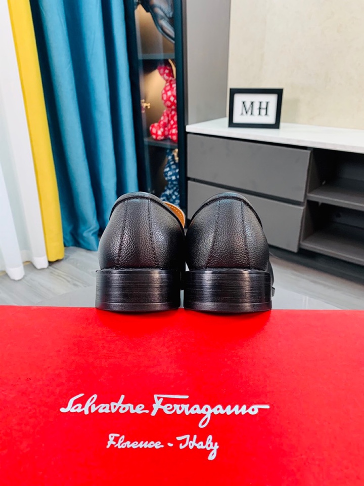 Salvatore Ferragamo Boots 30 - vstockx