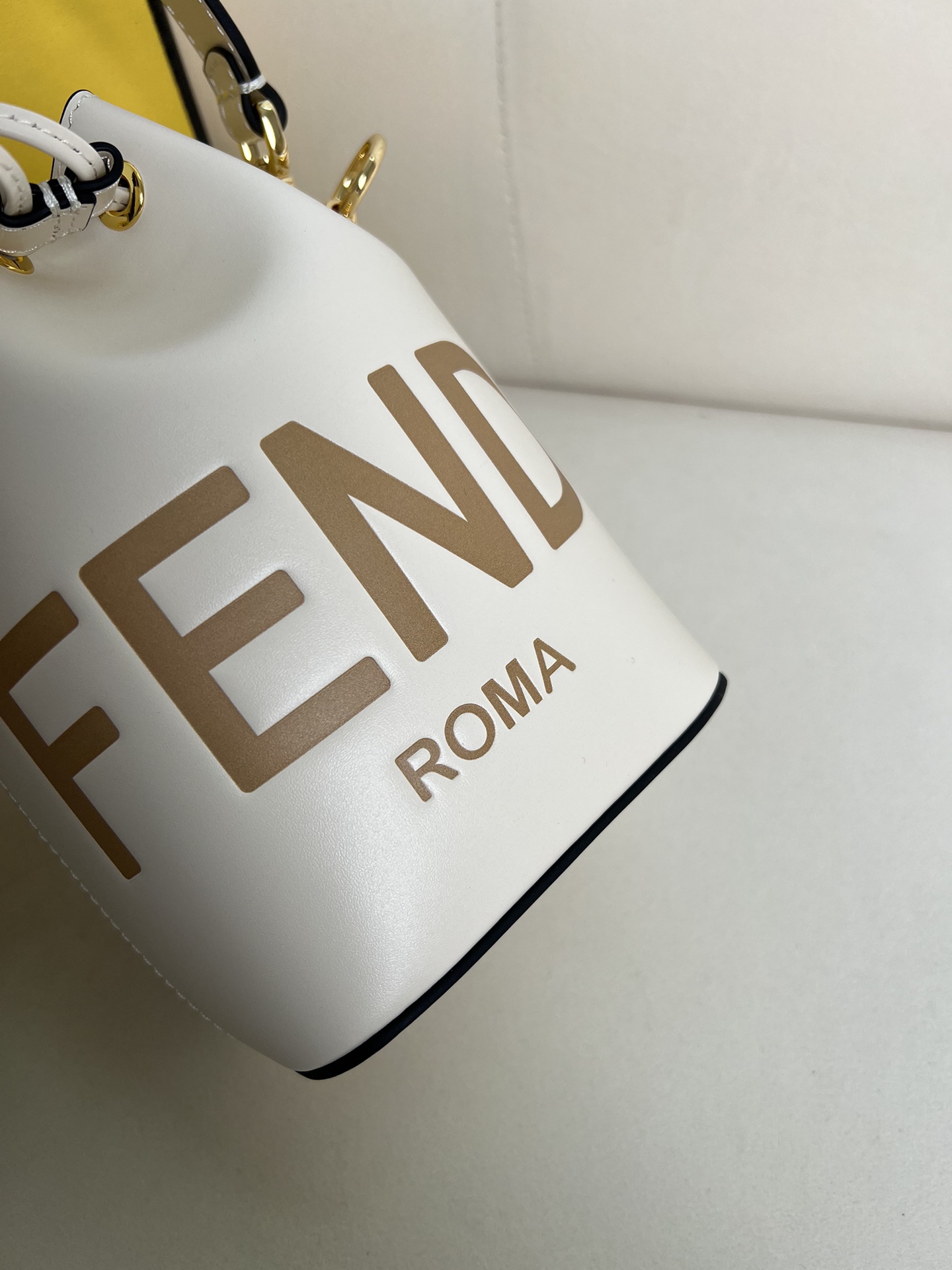 handbags FENDI 226 size:12*18*10cm - vstockx