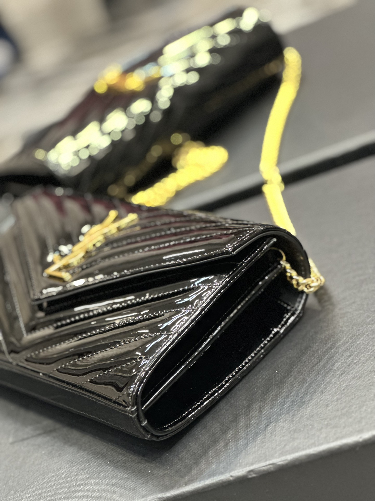 Handbags SAINT LAURENT 377828 size 22.5x14x4 cm - vstockx