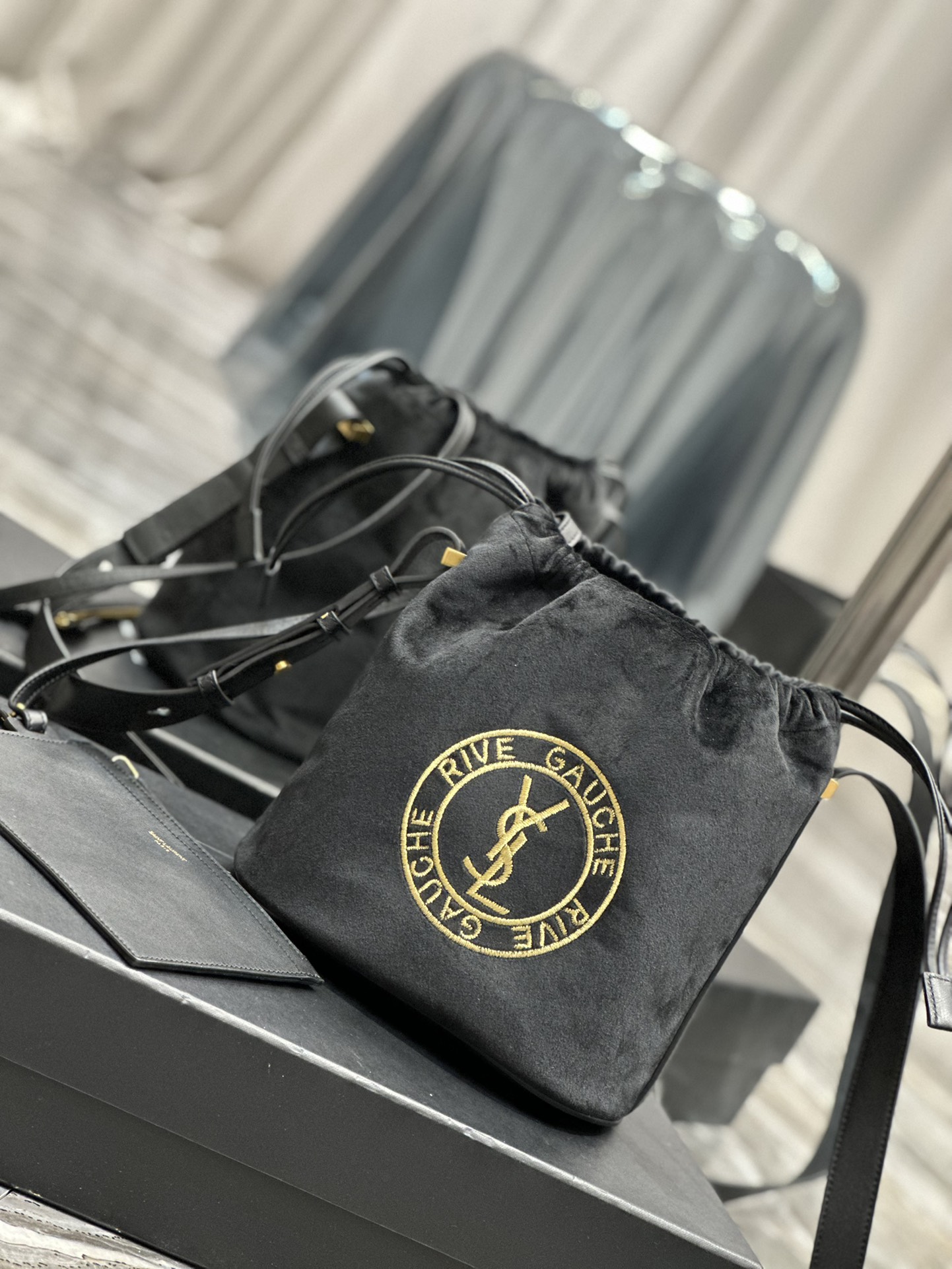 Handbags SAINT LAURENT 710261 size 21  23  14 cm - vstockx