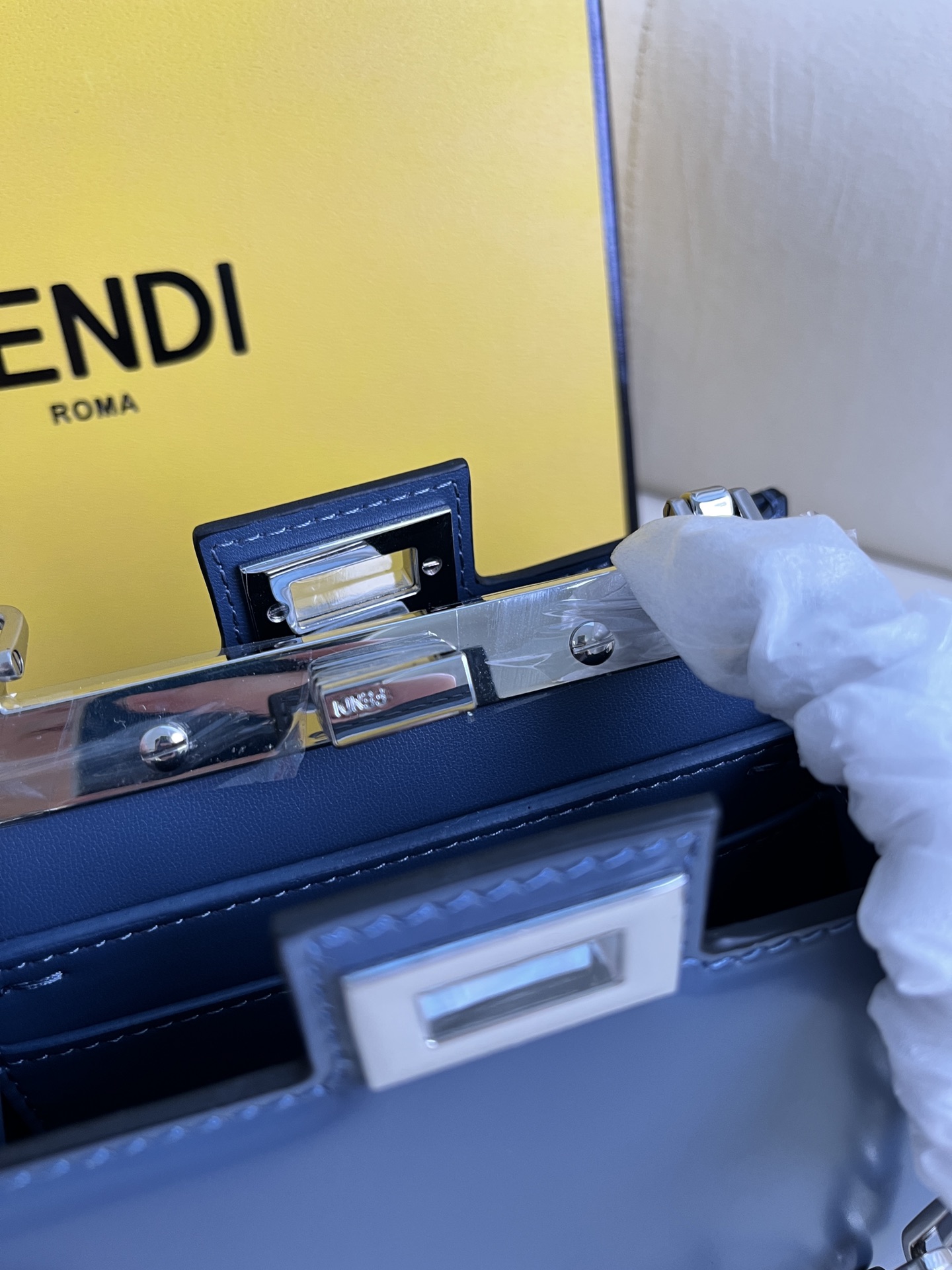 handbags FENDI 1012 size:20.5*11*14cm - vstockx