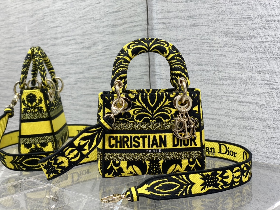 Handbag Dior size 17*7*15 cm - vstockx