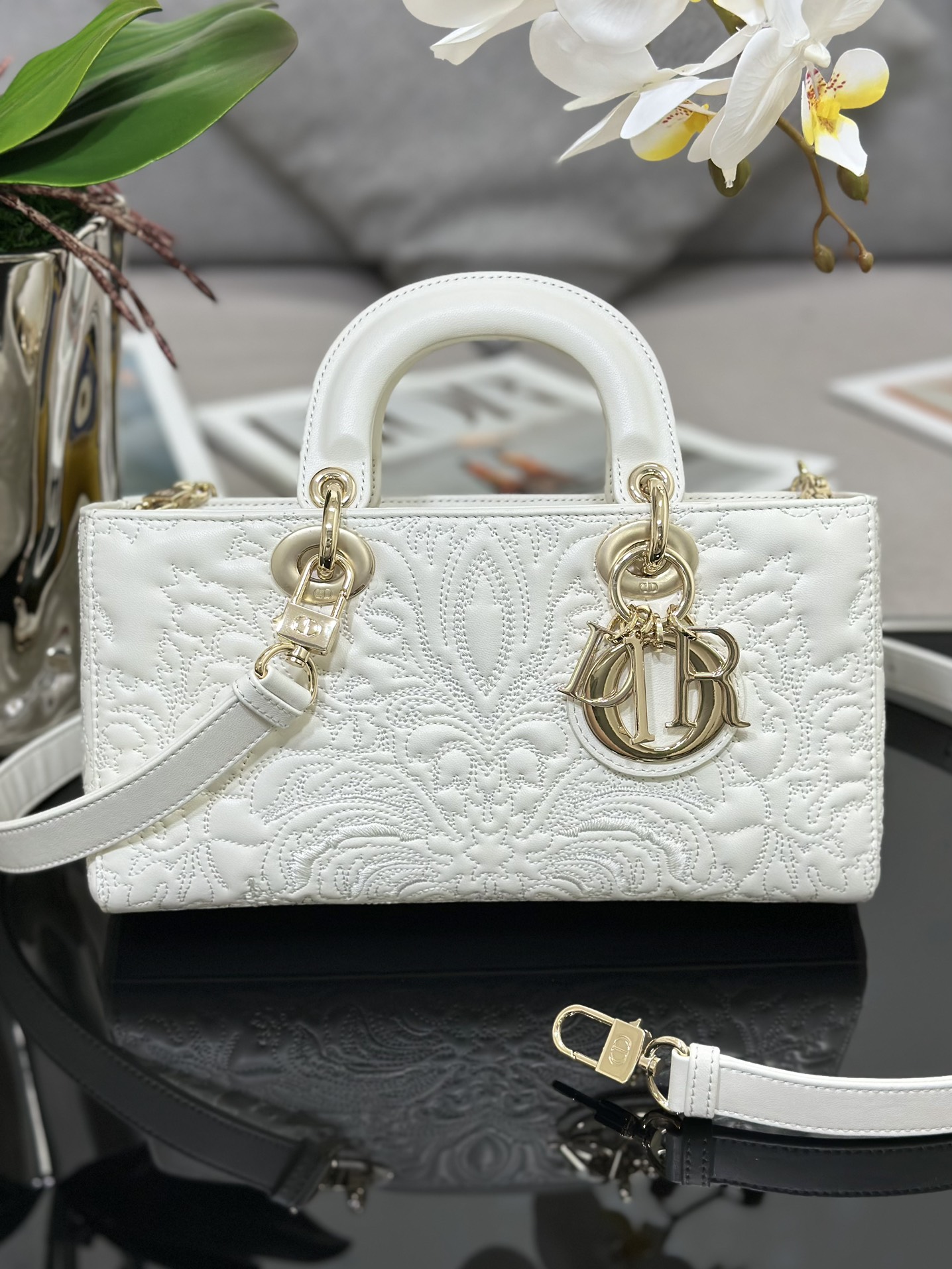 Handbags Lady Dior M0540 size:22*13.5*5 cm - vstockx