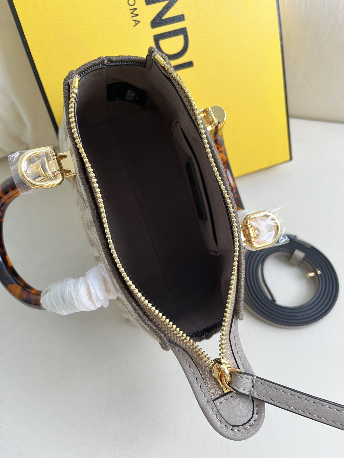 handbags FENDI 228 size:20.5*12*9cm - vstockx
