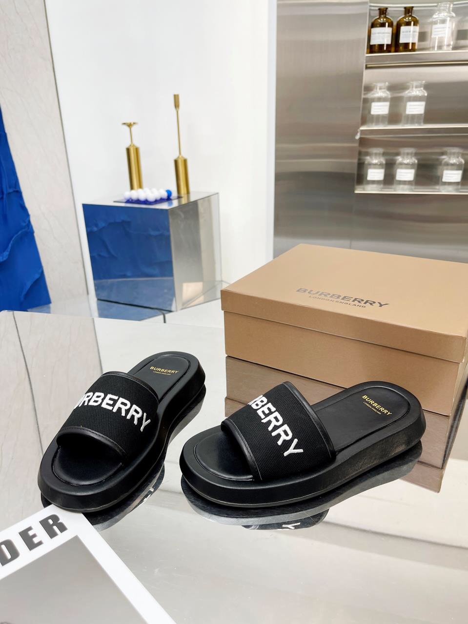 BURBERRY Buckingham Slides WOMEN 1 - vstockx