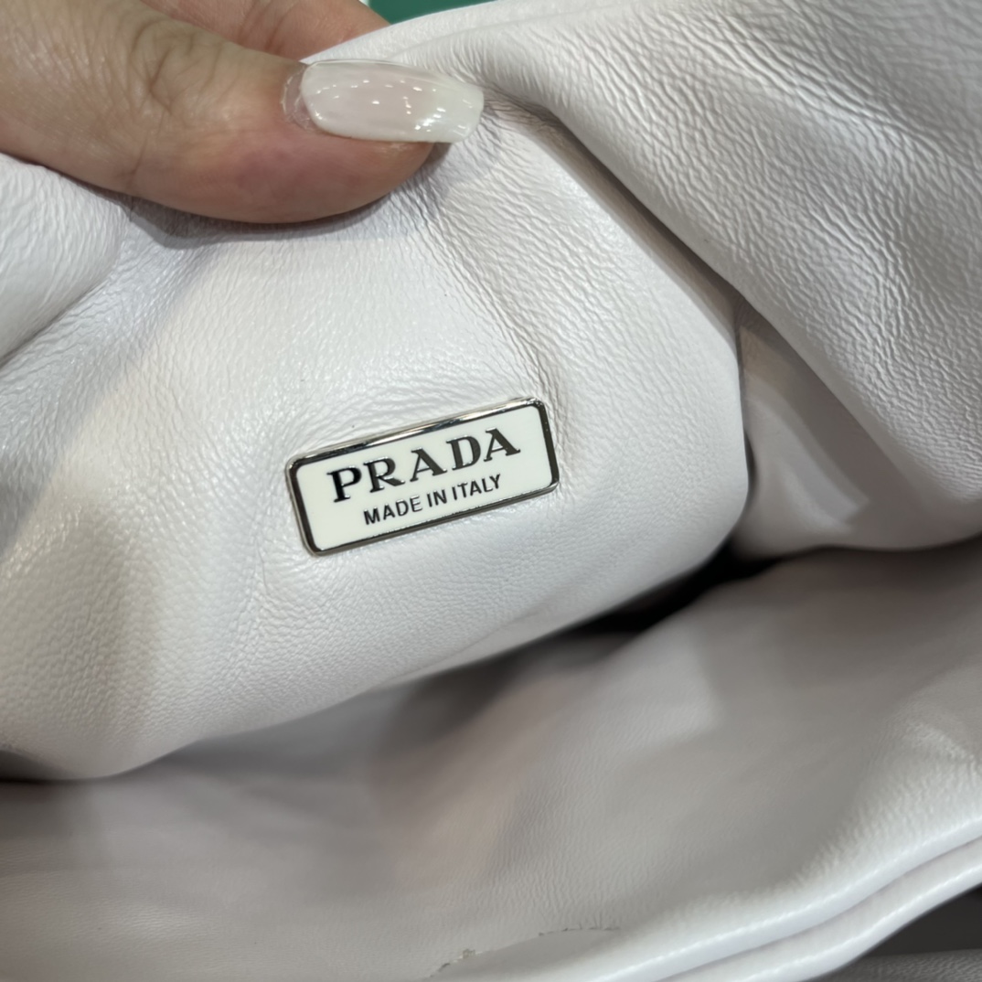 Handbags Prada 1BG413 size:30*26*17 cm - vstockx