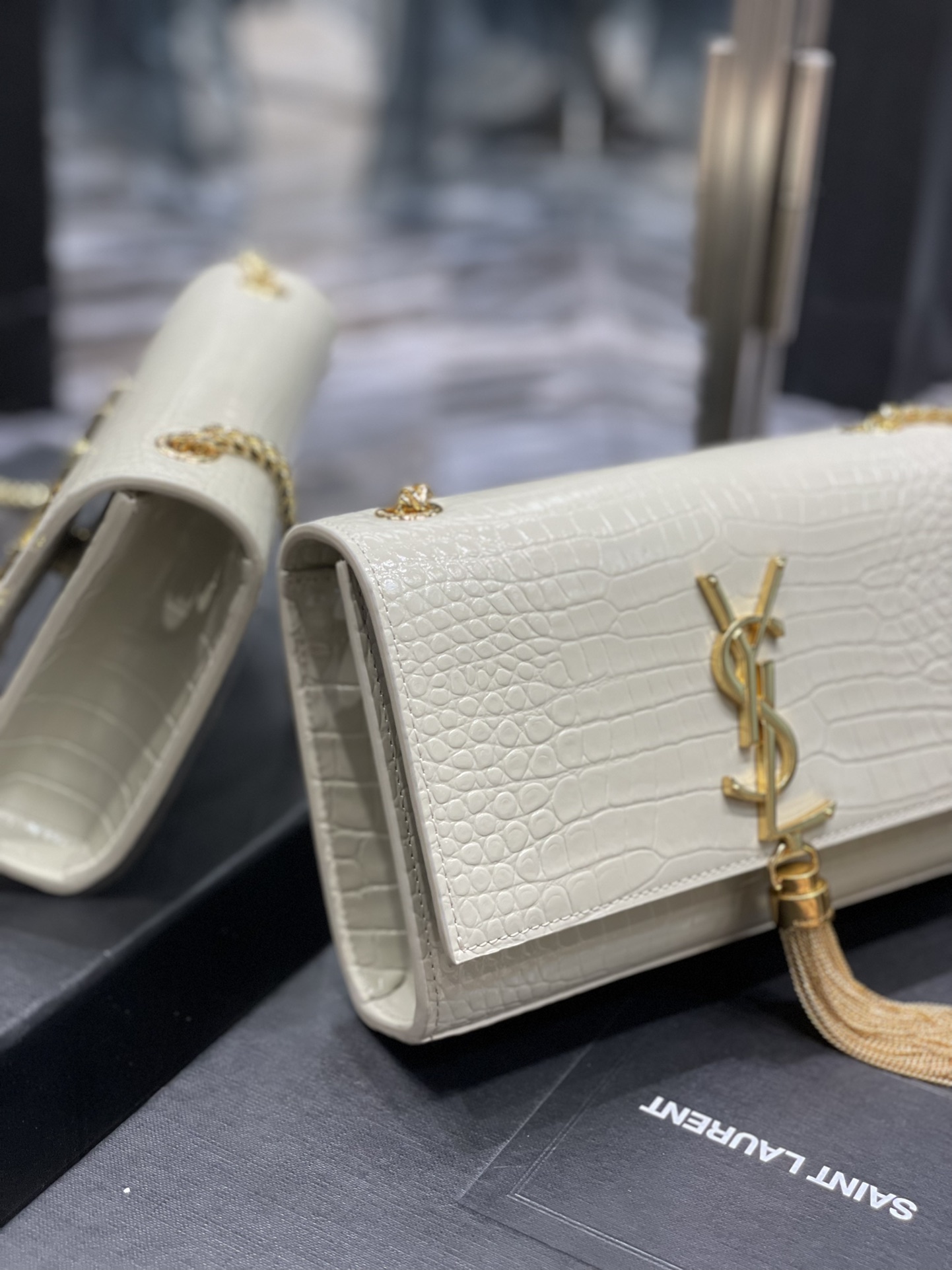 Handbags SAINT LAURENT 469390 size 20x13.5x5.5 cm - vstockx