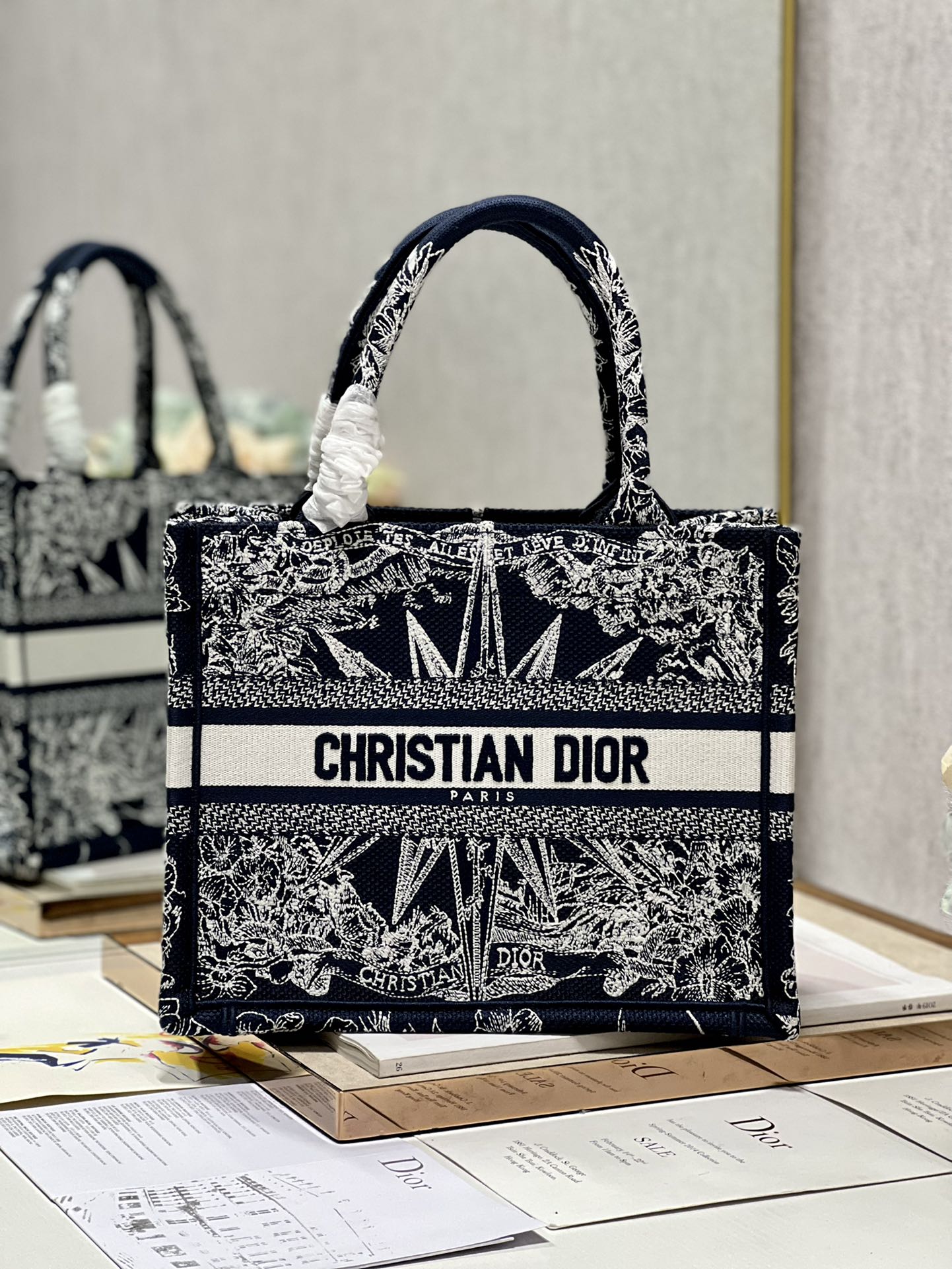 Handbag Dior 1265 size 26.5  21  14 cm - vstockx