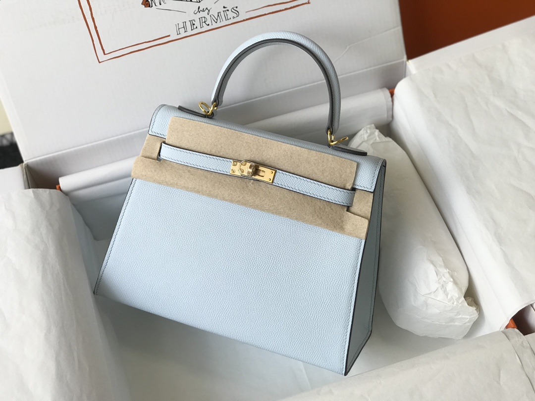 Handbags   . size:25 cm - vstockx