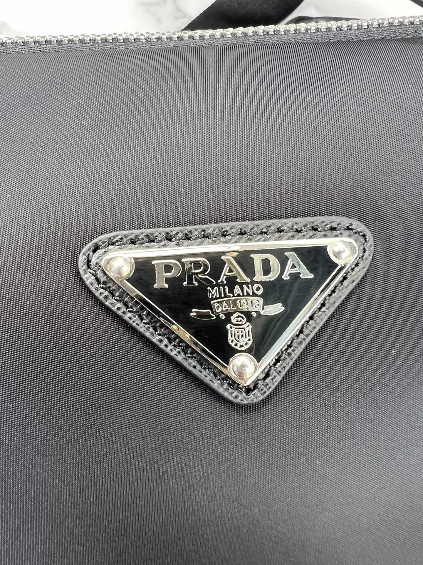 handbags prada 1BH190 26*14*12 - vstockx