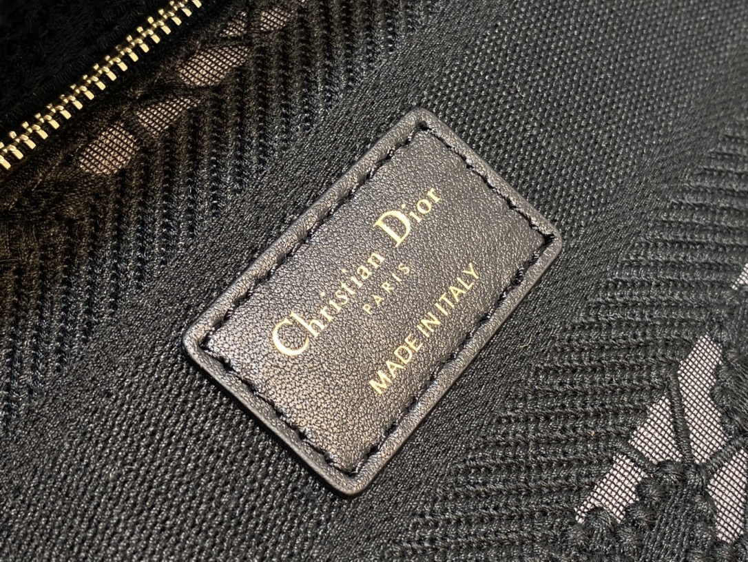 Handbag Dior size 24 cm - vstockx