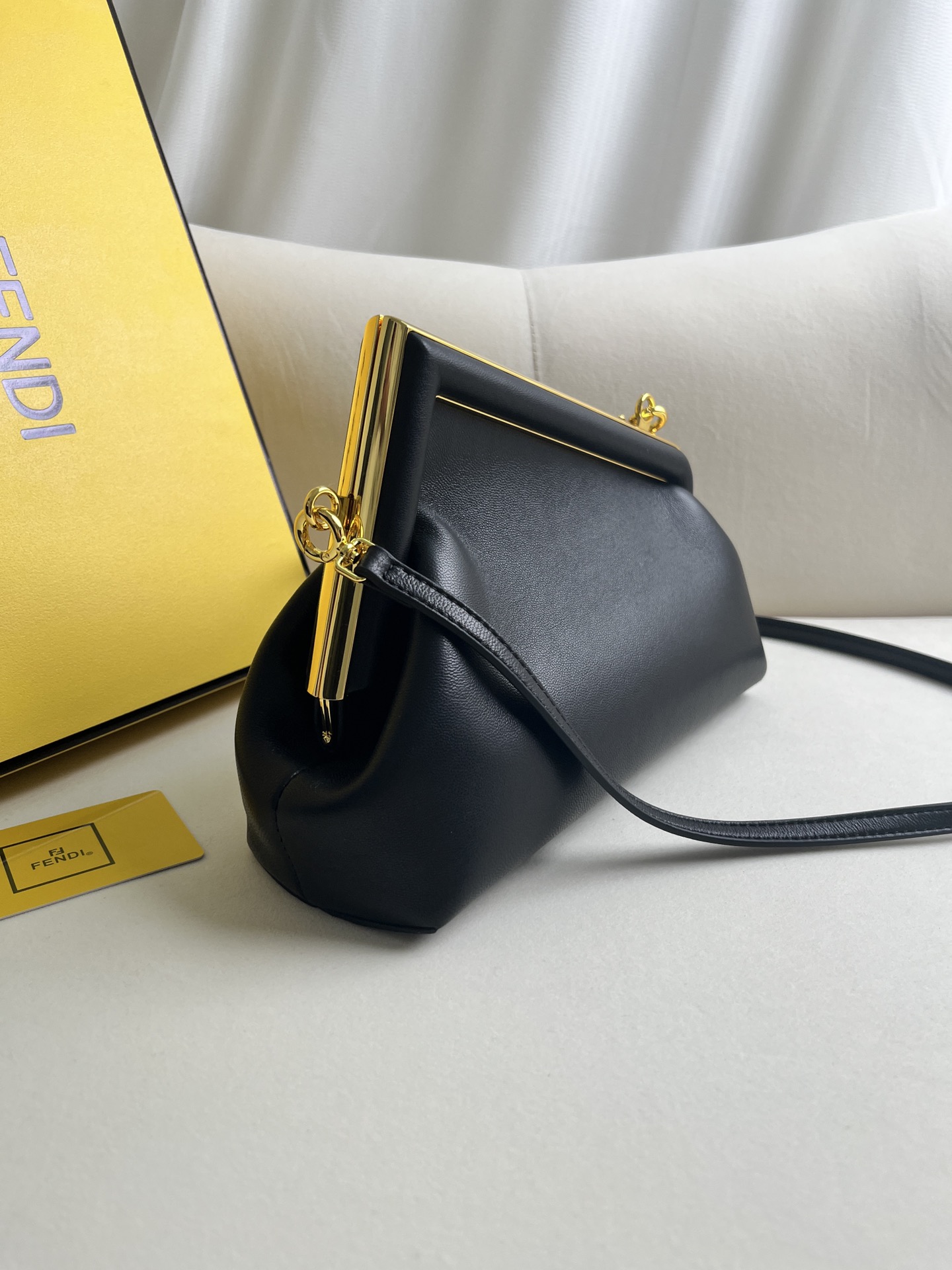handbags FENDI 2218 size:18*26*9.5cm - vstockx