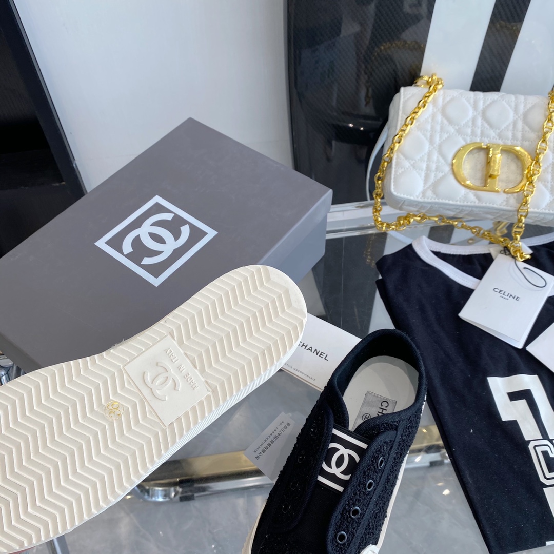 Chanel Flat canvas Sneaker 2 - vstockx