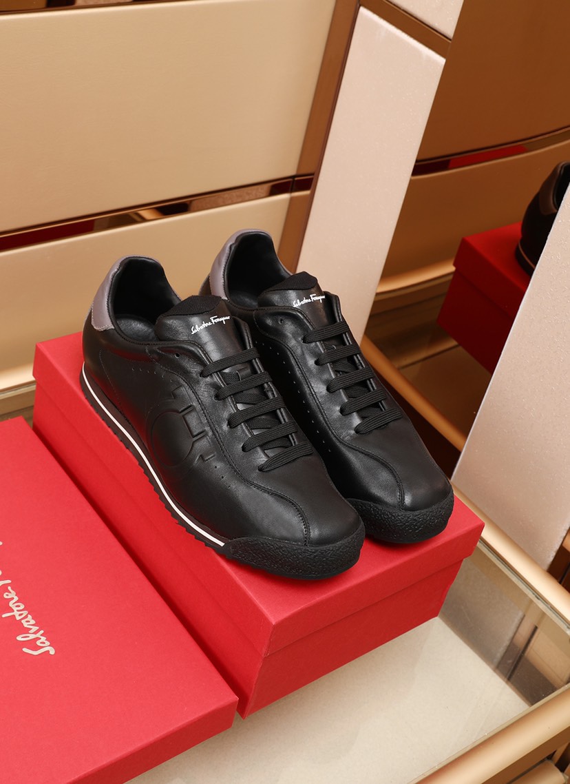 Salvatore Ferragamo Gancini Sneaker 19 - vstockx