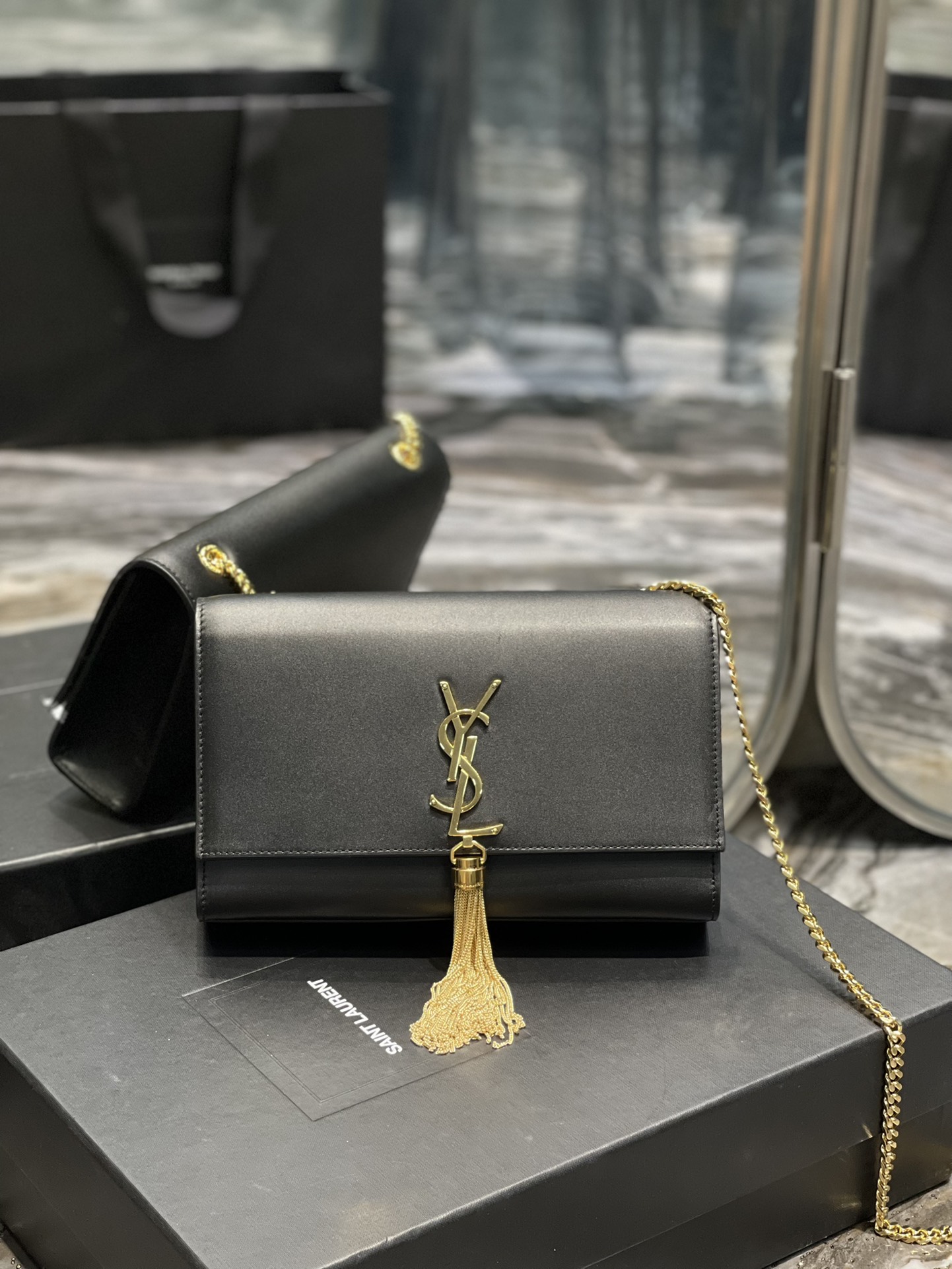 Handbags SAINT LAURENT 354119 size 24x14.5x5 cm - vstockx