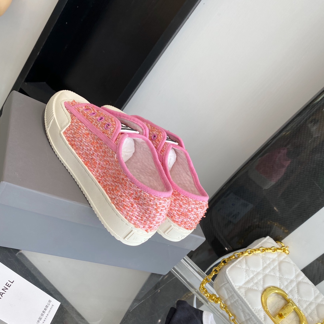 Chanel Flat canvas Sneaker 4 - vstockx