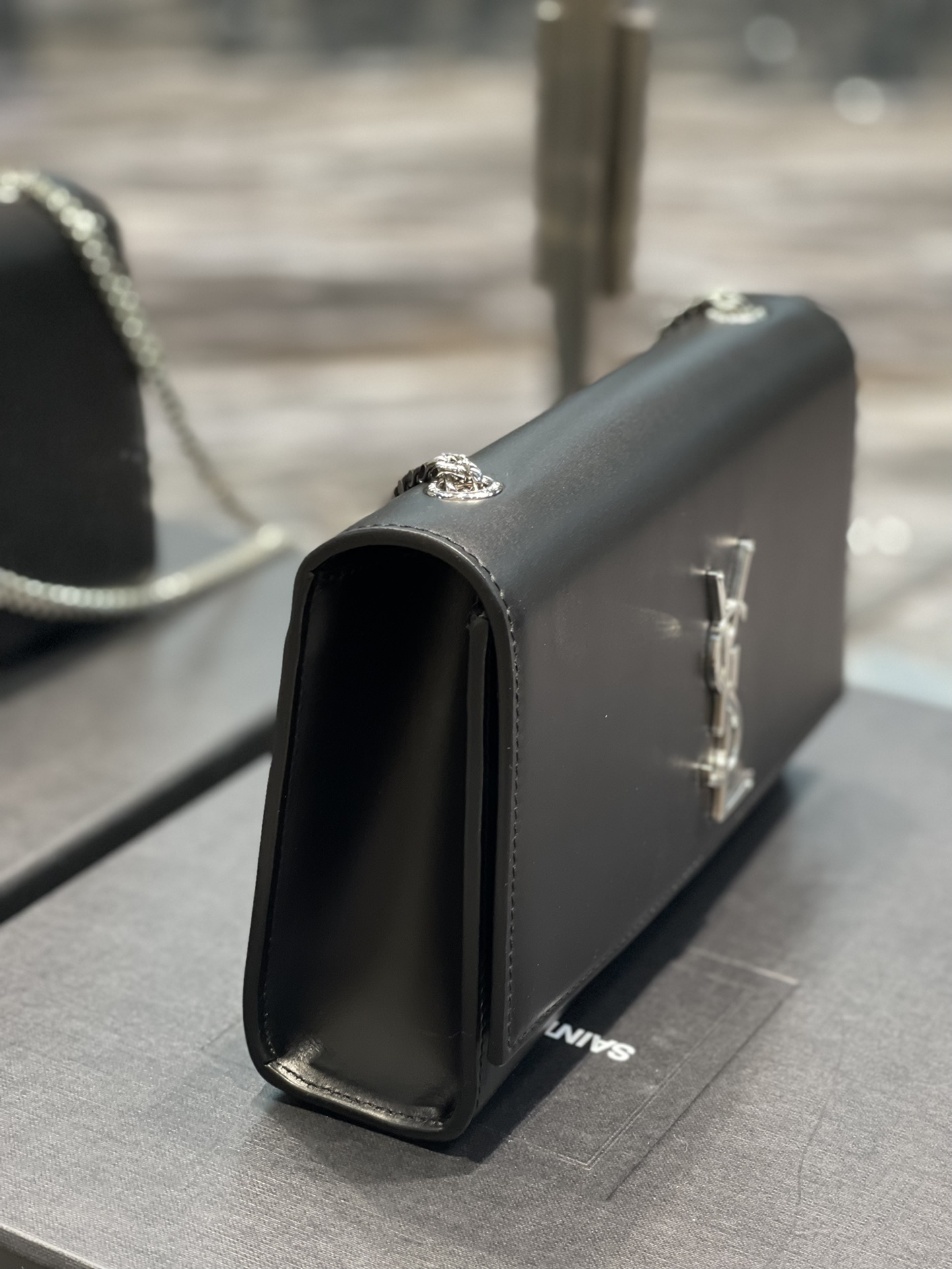 Handbags SAINT LAURENT 364021 size 24x14.5x5 cm - vstockx