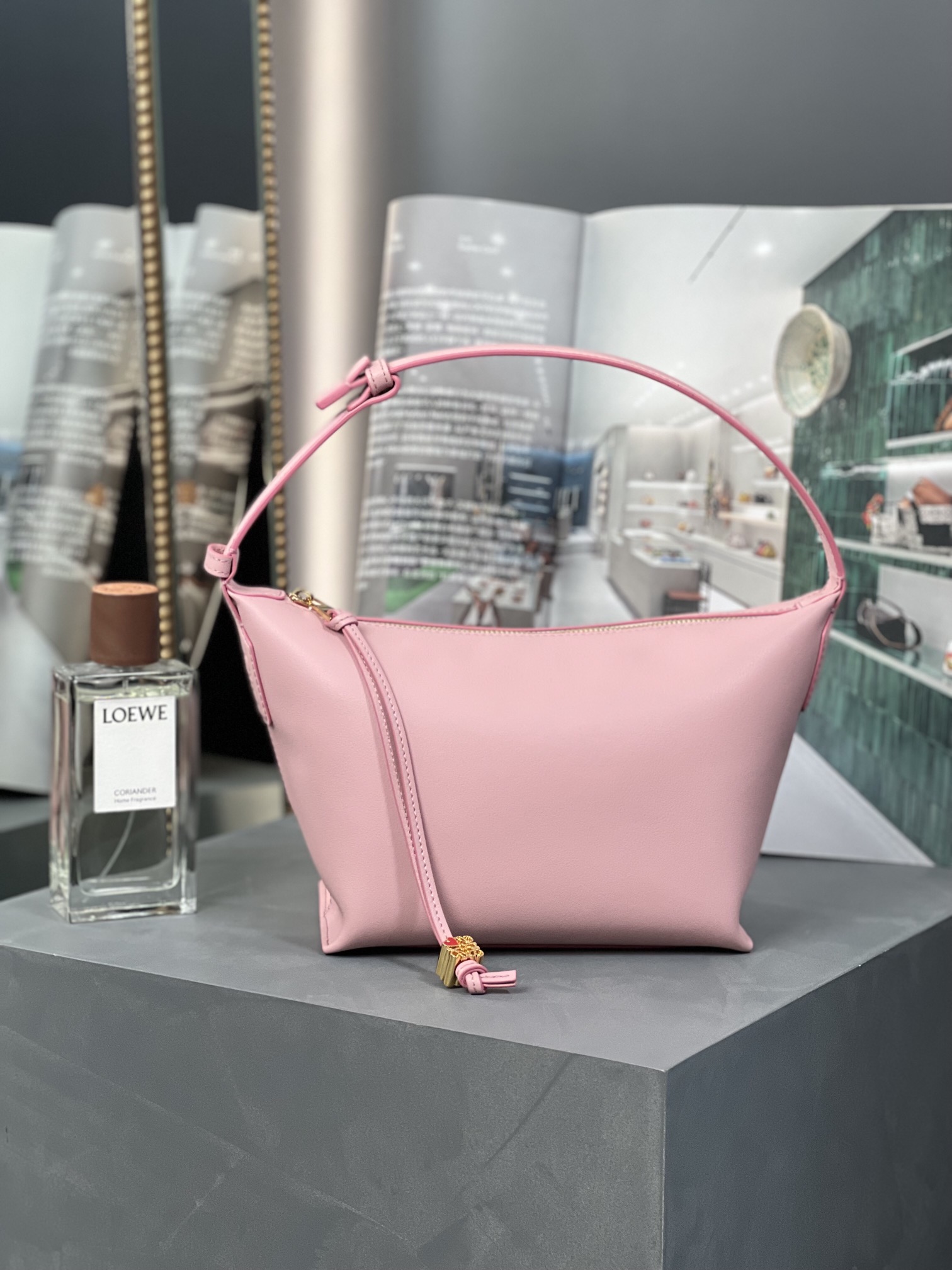 Handbags LOEWE Cubi size:21-17-13 cm - vstockx