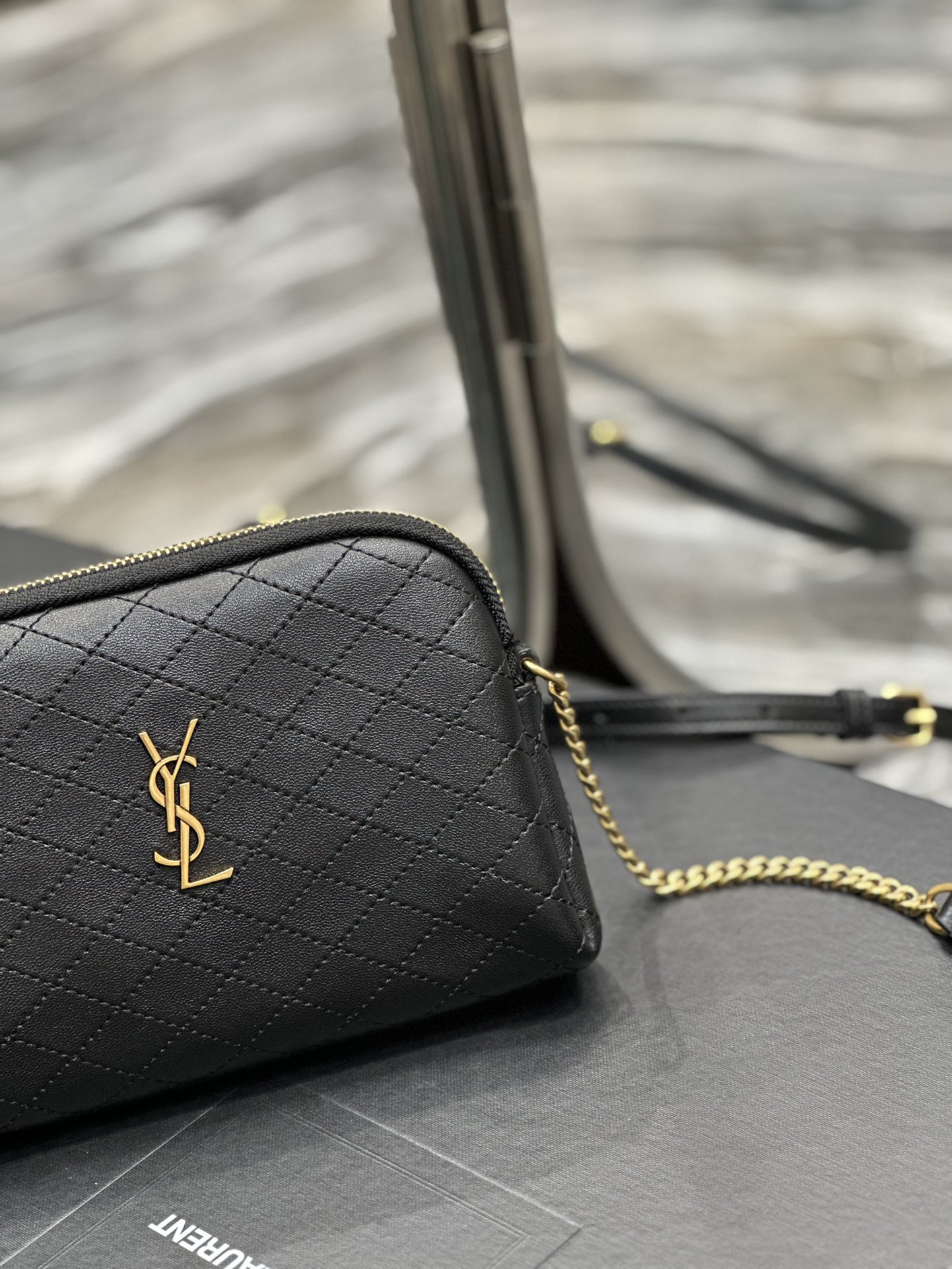 Handbags SAINT LAURENT 733667 size 19x12.5x4 cm - vstockx